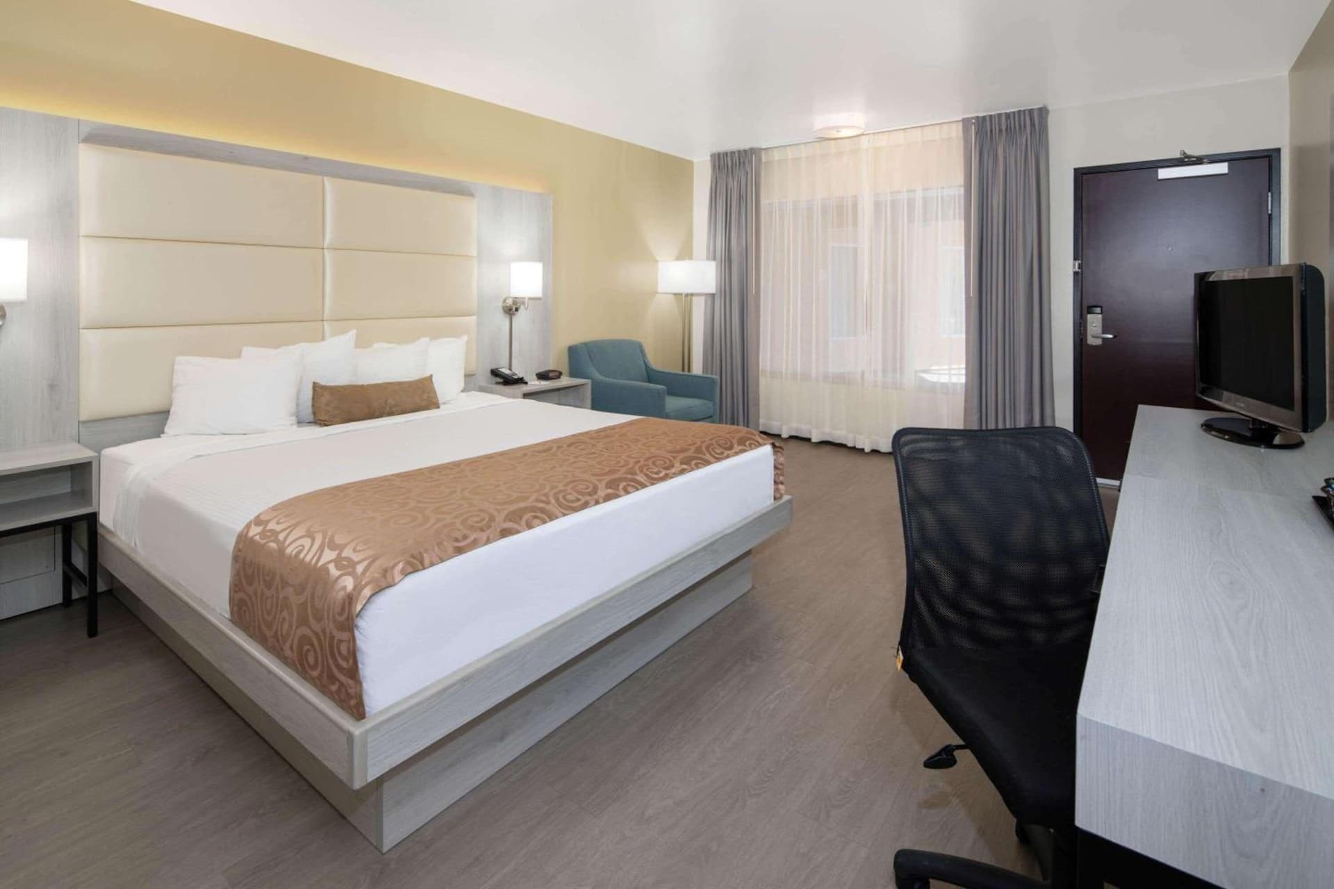 Ramada by Wyndham Burbank Airport gallery photo in Burbank, CA — image 38