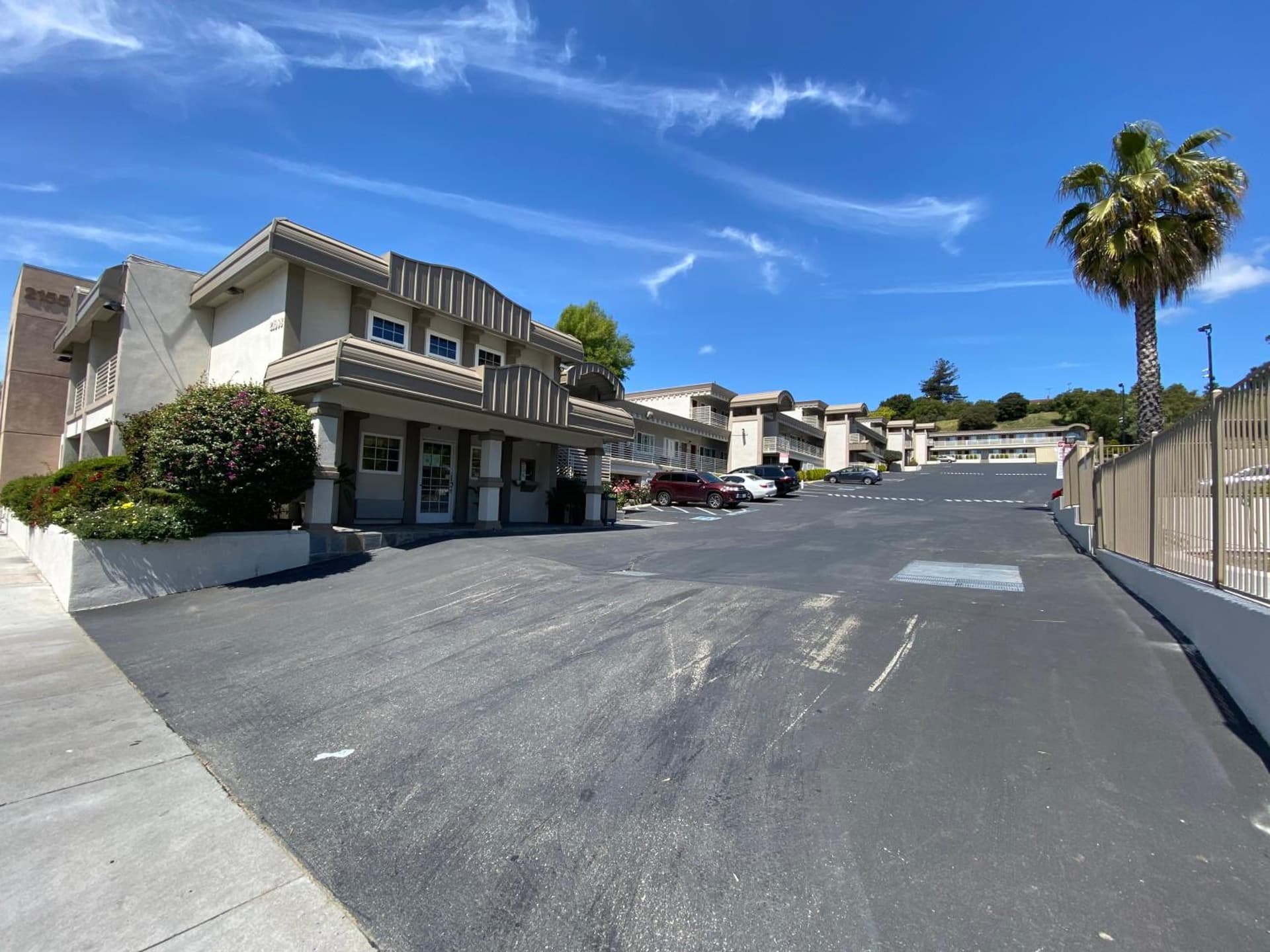Budget Inn of Hayward interior in Hayward, CA — gallery photo 2