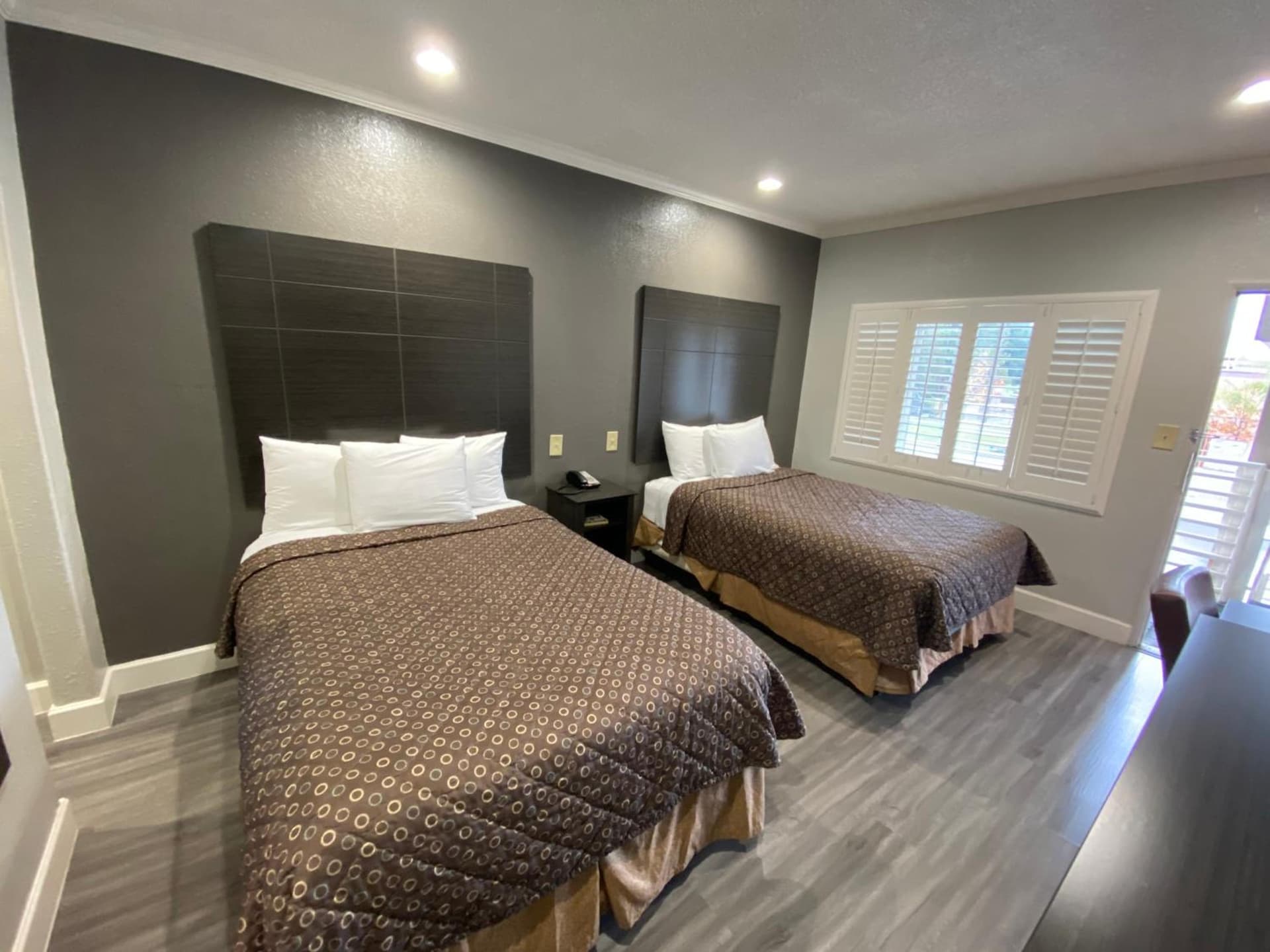 Budget Inn of Hayward property views in Hayward, CA — gallery photo 3