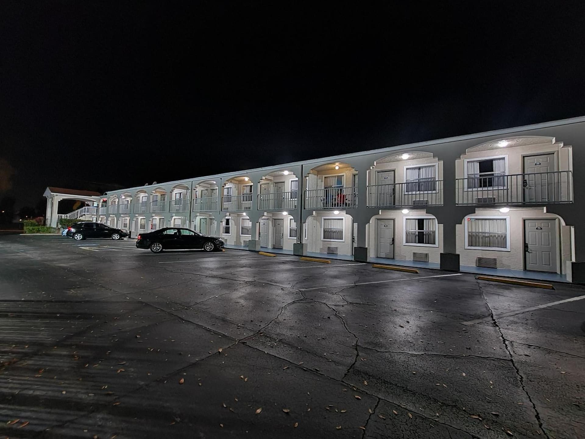 Days Inn by Wyndham Bradenton I-75 property views in Bradenton, FL — gallery photo 3