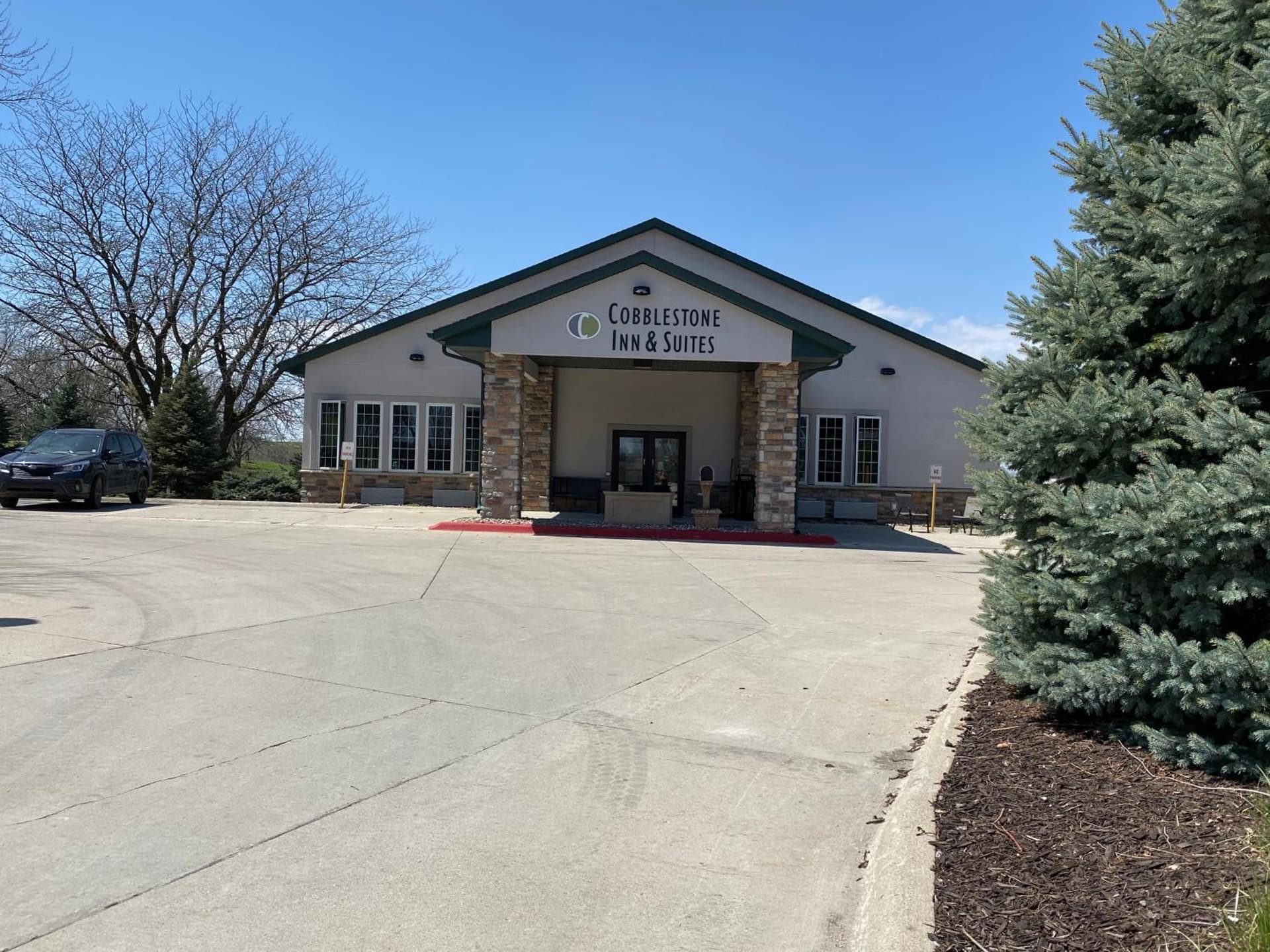 Cobblestone Inn & Suites - Denison | Majestic Hills featured exterior or lobby in Denison, IA — similar hotel