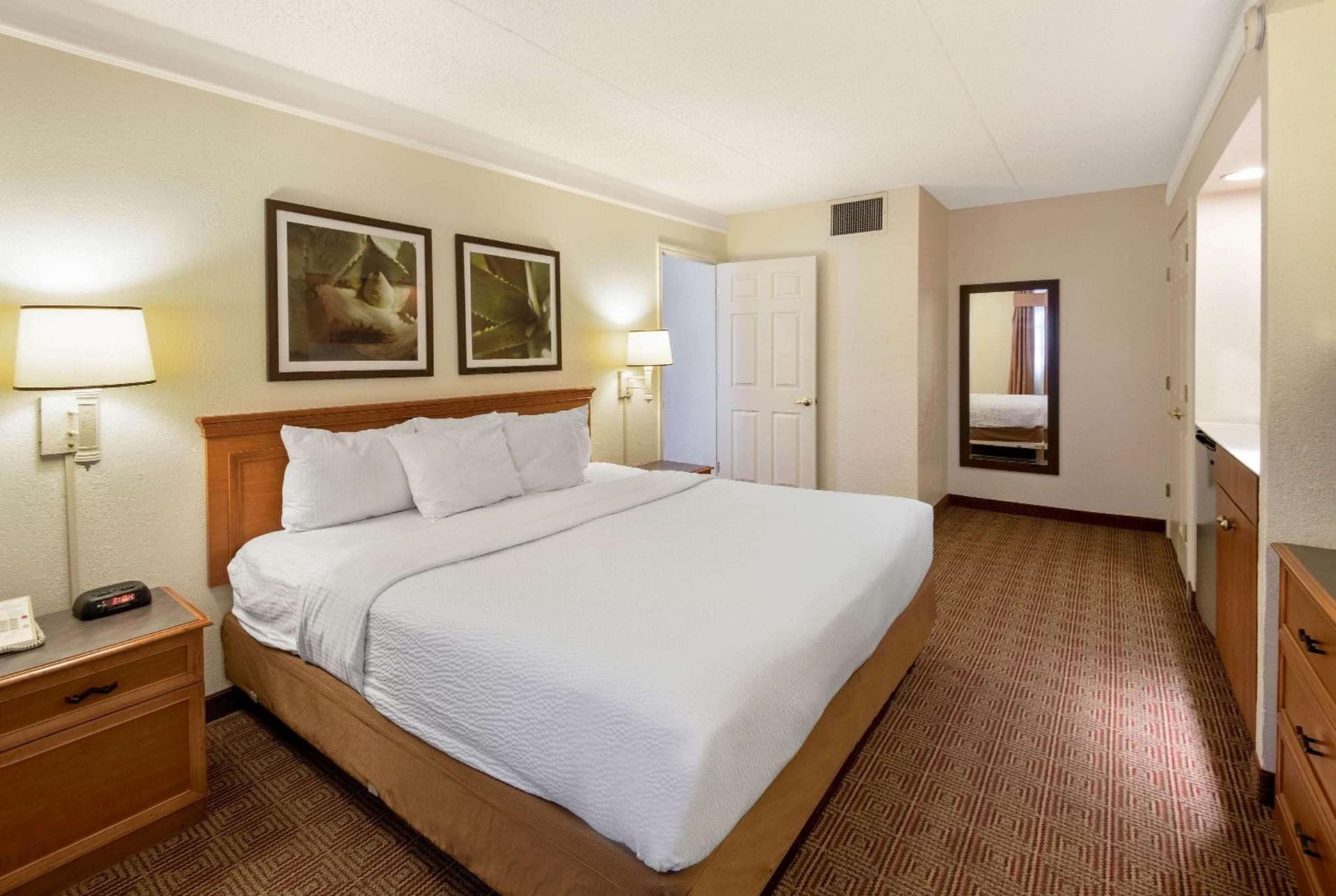 La Quinta Inn by Wyndham San Antonio Market Square gallery photo in San Antonio, TX — image 14