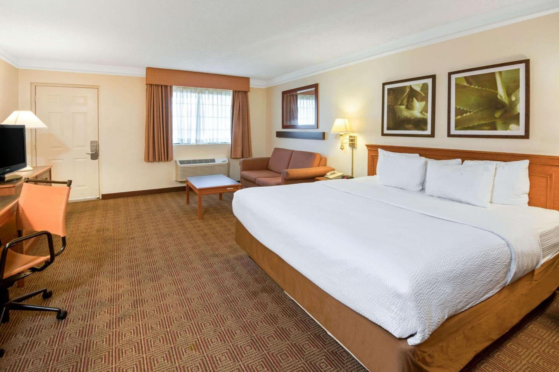 La Quinta Inn by Wyndham San Antonio Market Square gallery photo in San Antonio, TX — image 18