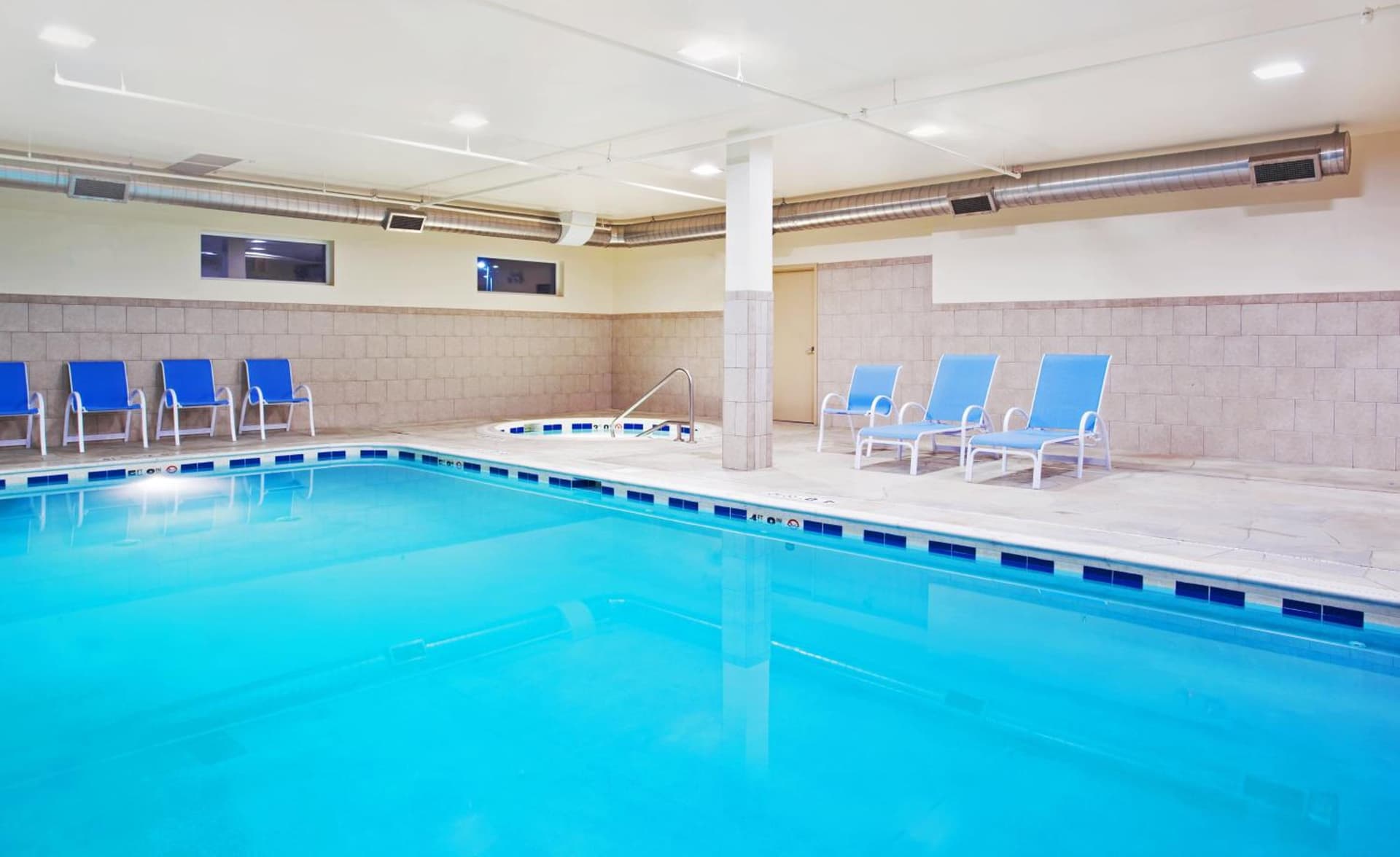 Holiday Inn Express Hotel & Suites Waukegan/Gurnee by IHG gallery photo in Waukegan, IL — image 36