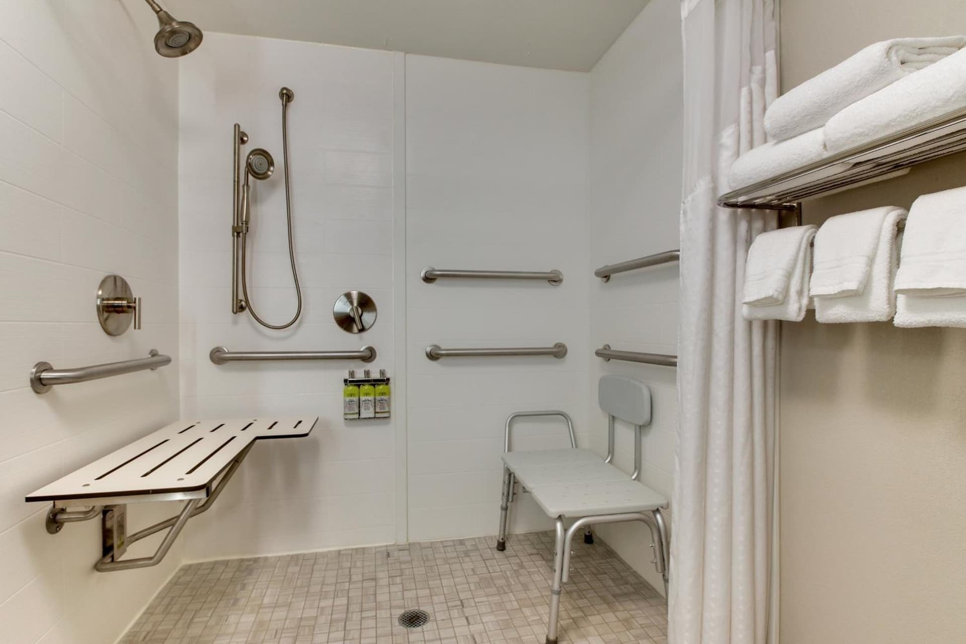 Holiday Inn Express & Suites Atlanta Perimeter Mall Hotel by IHG gallery photo in Sandy Springs, GA — image 4