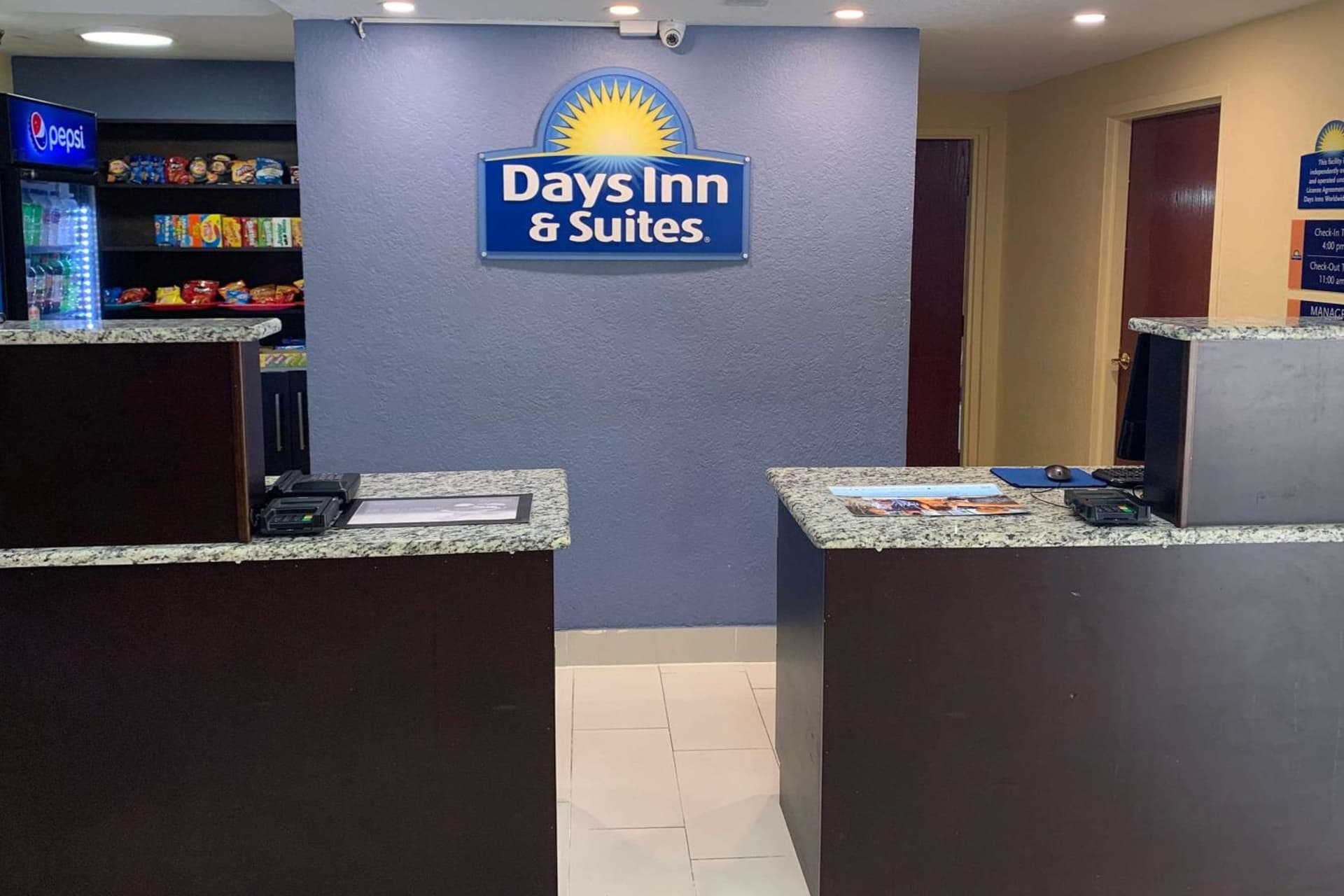 Days Inn & Suites by Wyndham Tampa/Raymond James Stadium interior in Tampa, FL — gallery photo 2