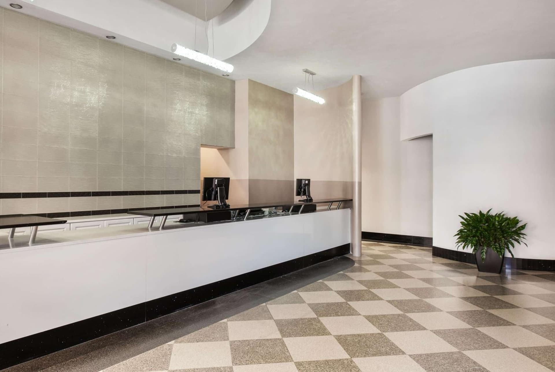 Travelodge by Wyndham Downtown Chicago interior in Chicago, IL — gallery photo 2