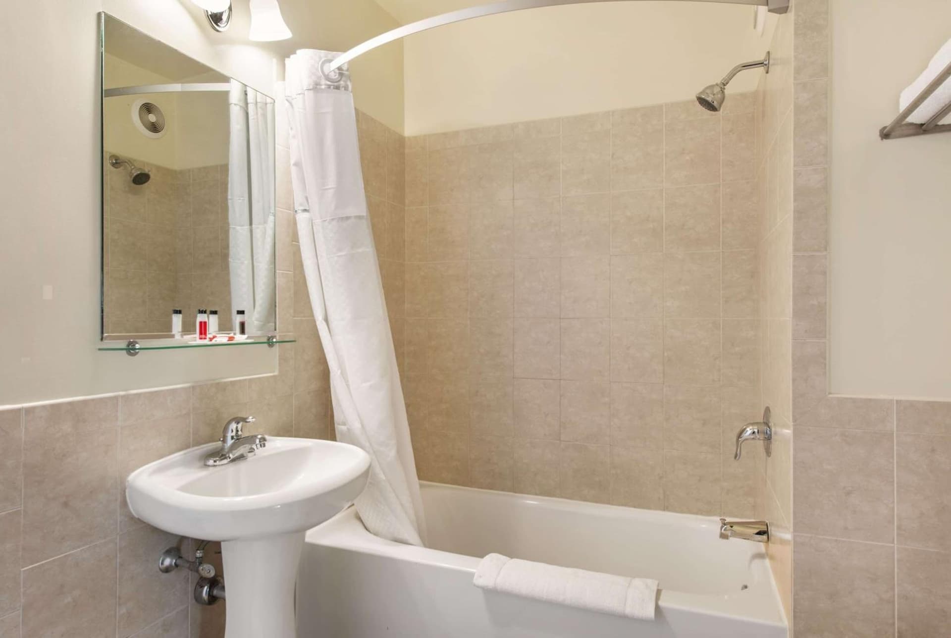 Travelodge by Wyndham Downtown Chicago gallery photo in Chicago, IL — image 7
