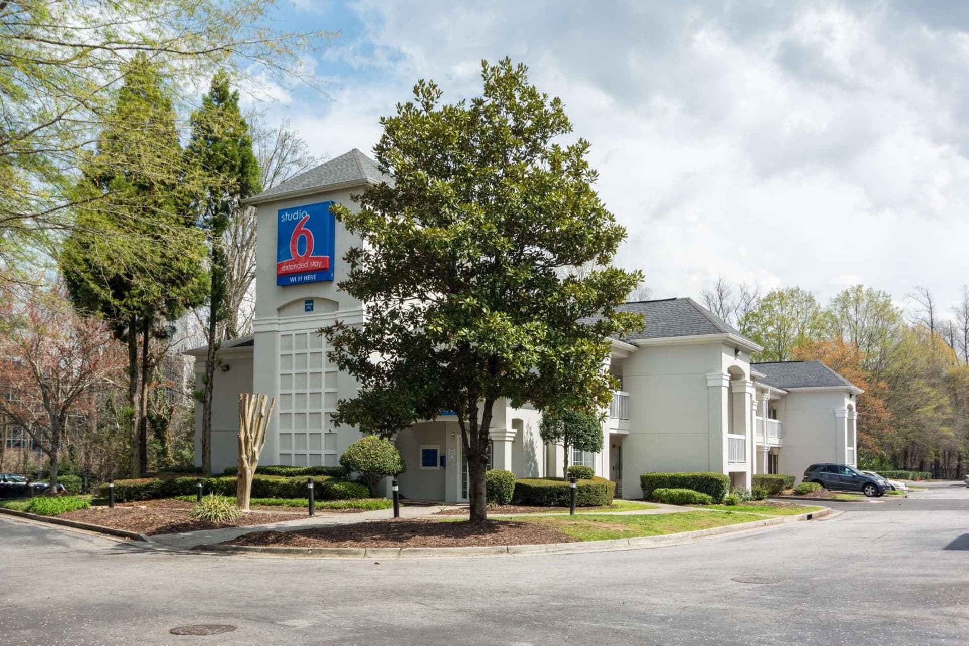 Studio 6 Extended Stay - Tucker, GA - Atlanta Northlake featured exterior or lobby in Tucker, GA — similar hotel