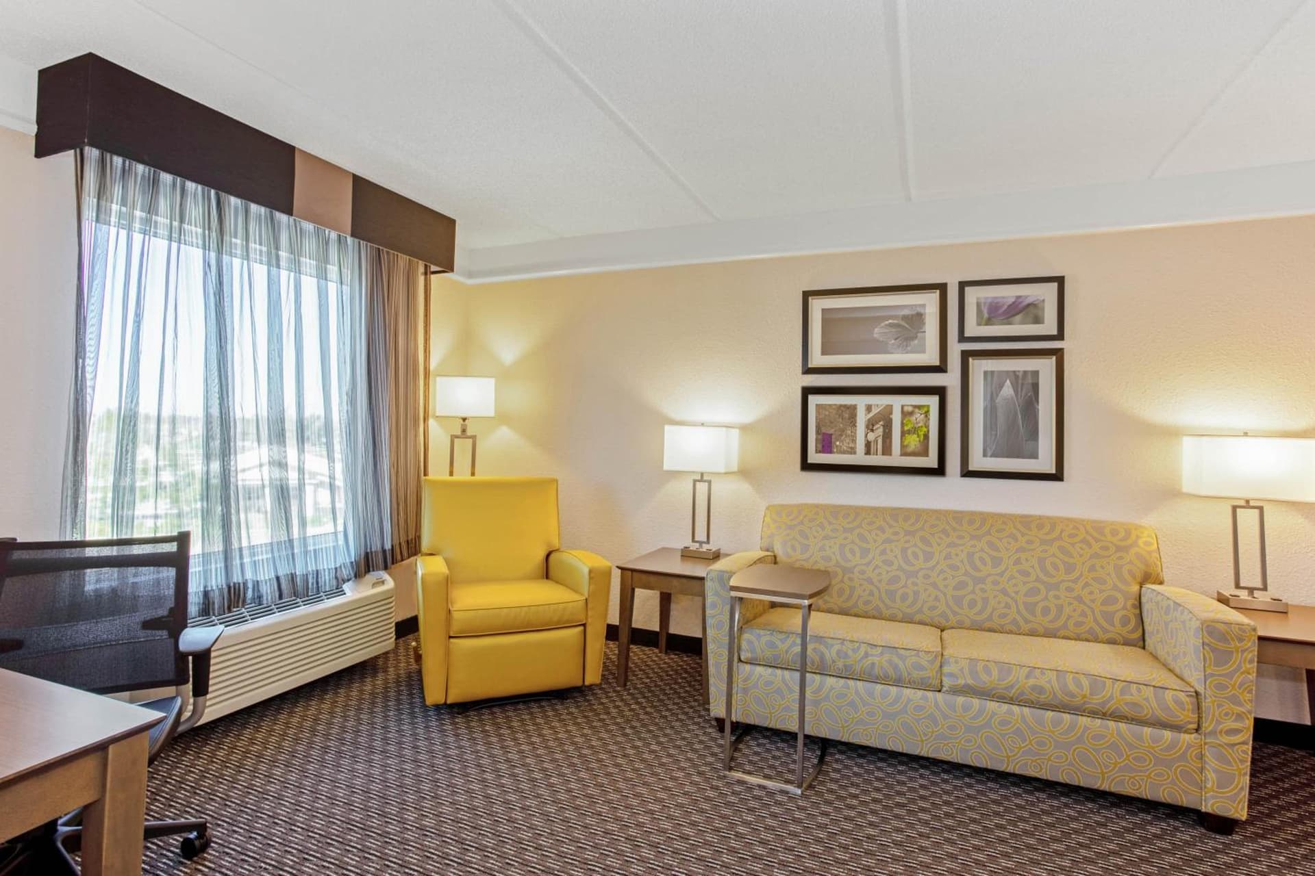 La Quinta Inn & Suites by Wyndham Panama City gallery photo in Panama City, FL — image 14