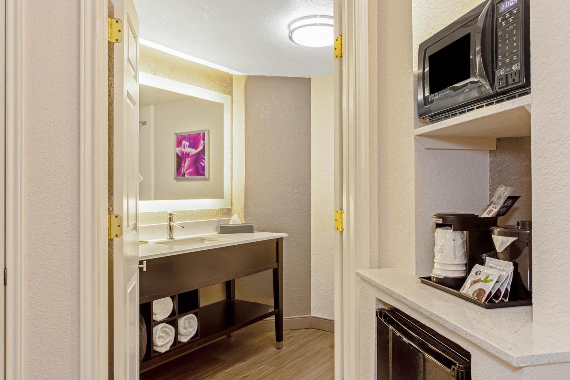 La Quinta Inn & Suites by Wyndham Panama City gallery photo in Panama City, FL — image 25