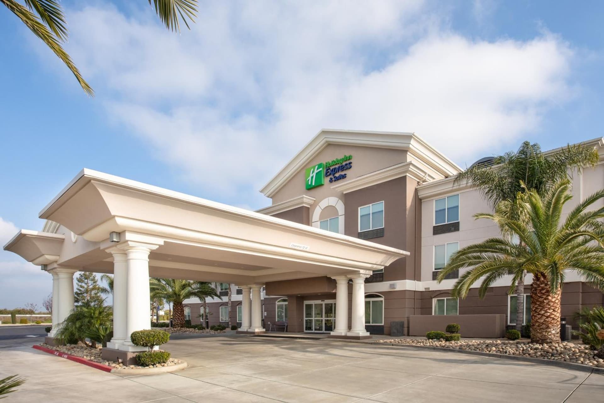Holiday Inn Express & Suites Yosemite Park Area by IHG exterior or lobby in Chowchilla, CA — main listing photo