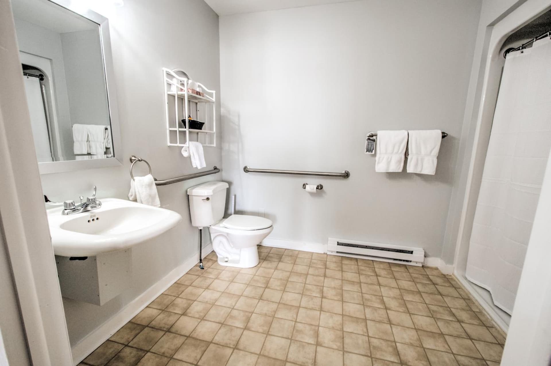 East Shore Lodging gallery photo in Hawley, PA — image 51