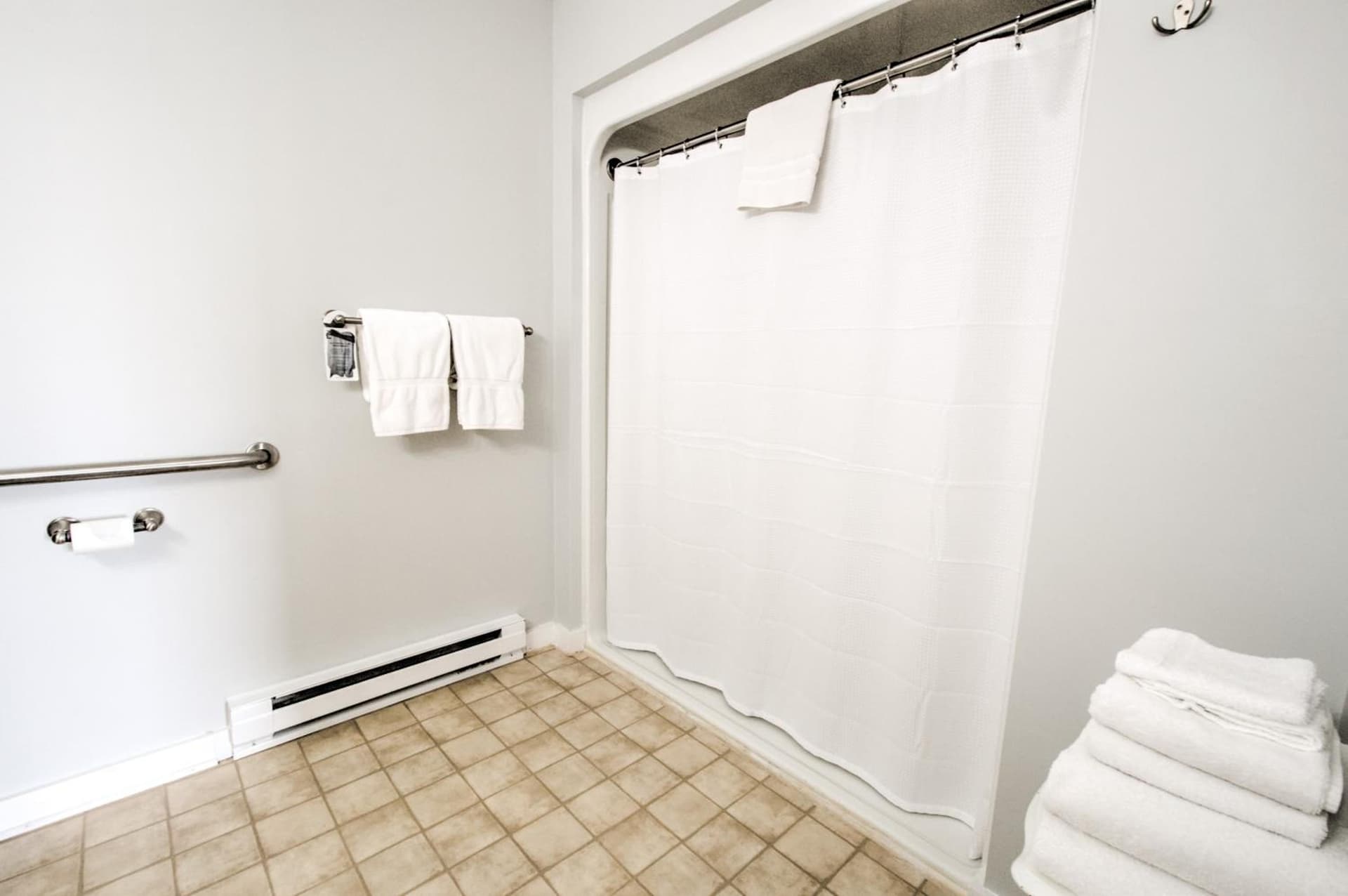 East Shore Lodging gallery photo in Hawley, PA — image 45