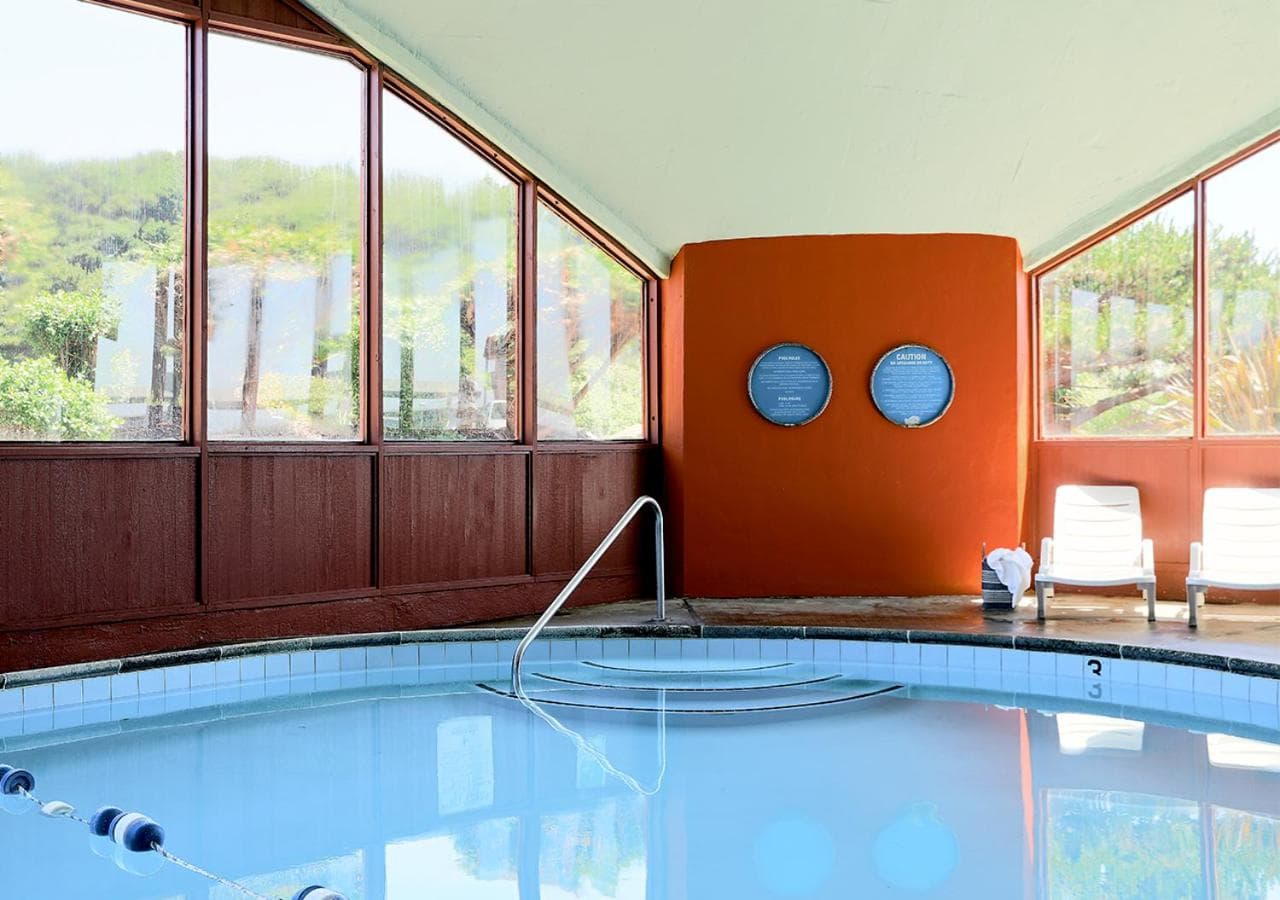 Surftides Hotel interior in Lincoln City, OR — gallery photo 2