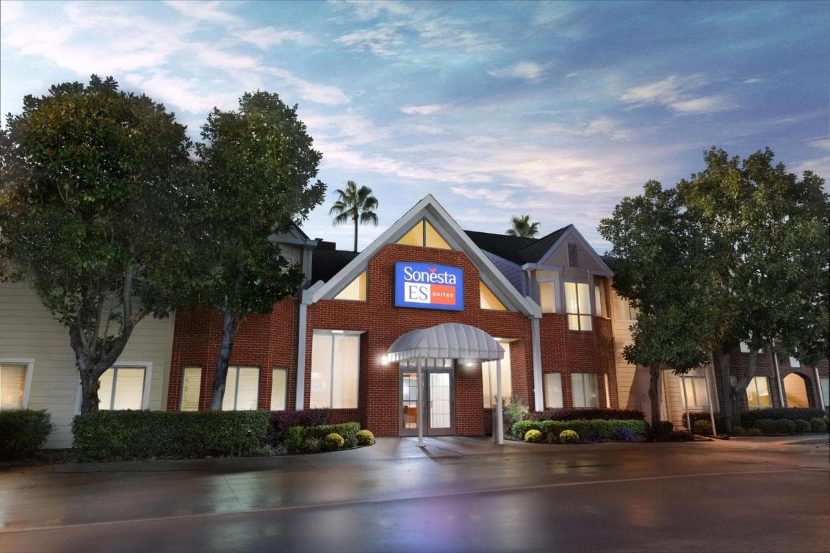 Sonesta ES Suites Houston - NASA Clear Lake featured exterior or lobby in Webster, TX — similar hotel