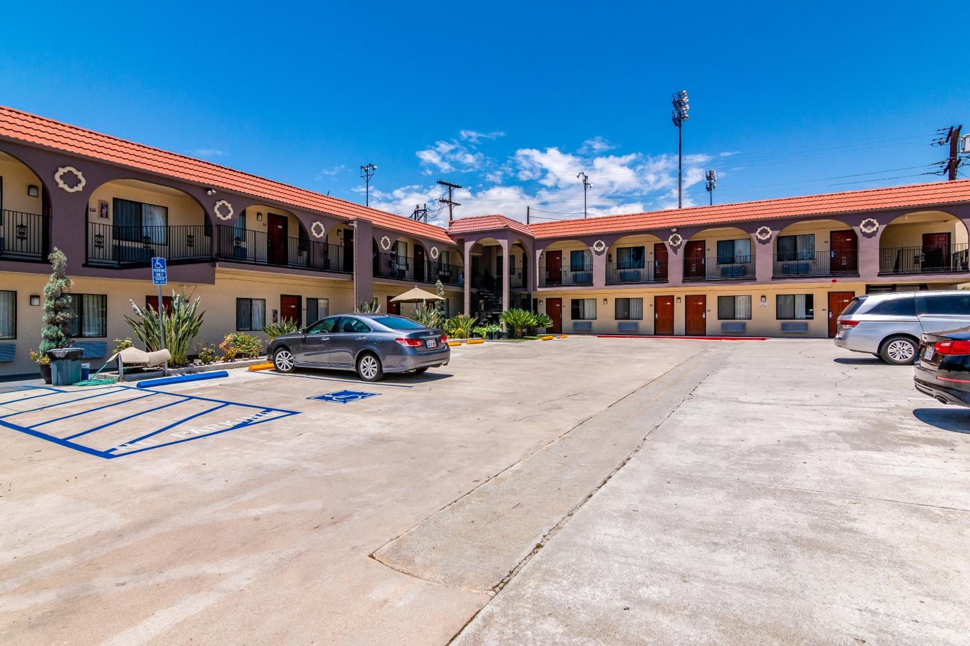 Glenridge Inn Glendale - Pasadena featured exterior or lobby in Glendale, CA — similar hotel