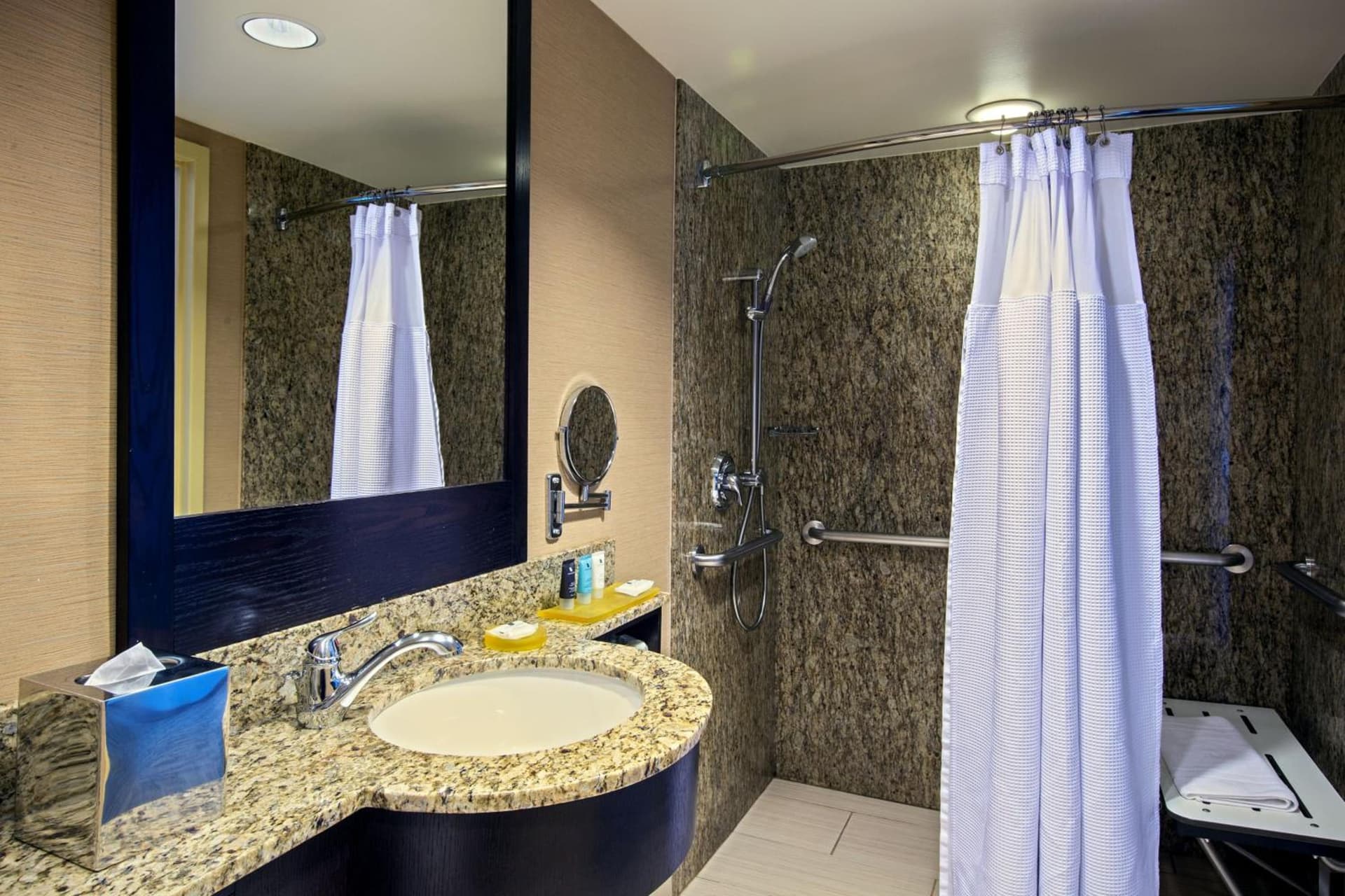 Crowne Plaza Hotel Glen Ellyn/Lombard by IHG gallery photo in Glen Ellyn, IL — image 65