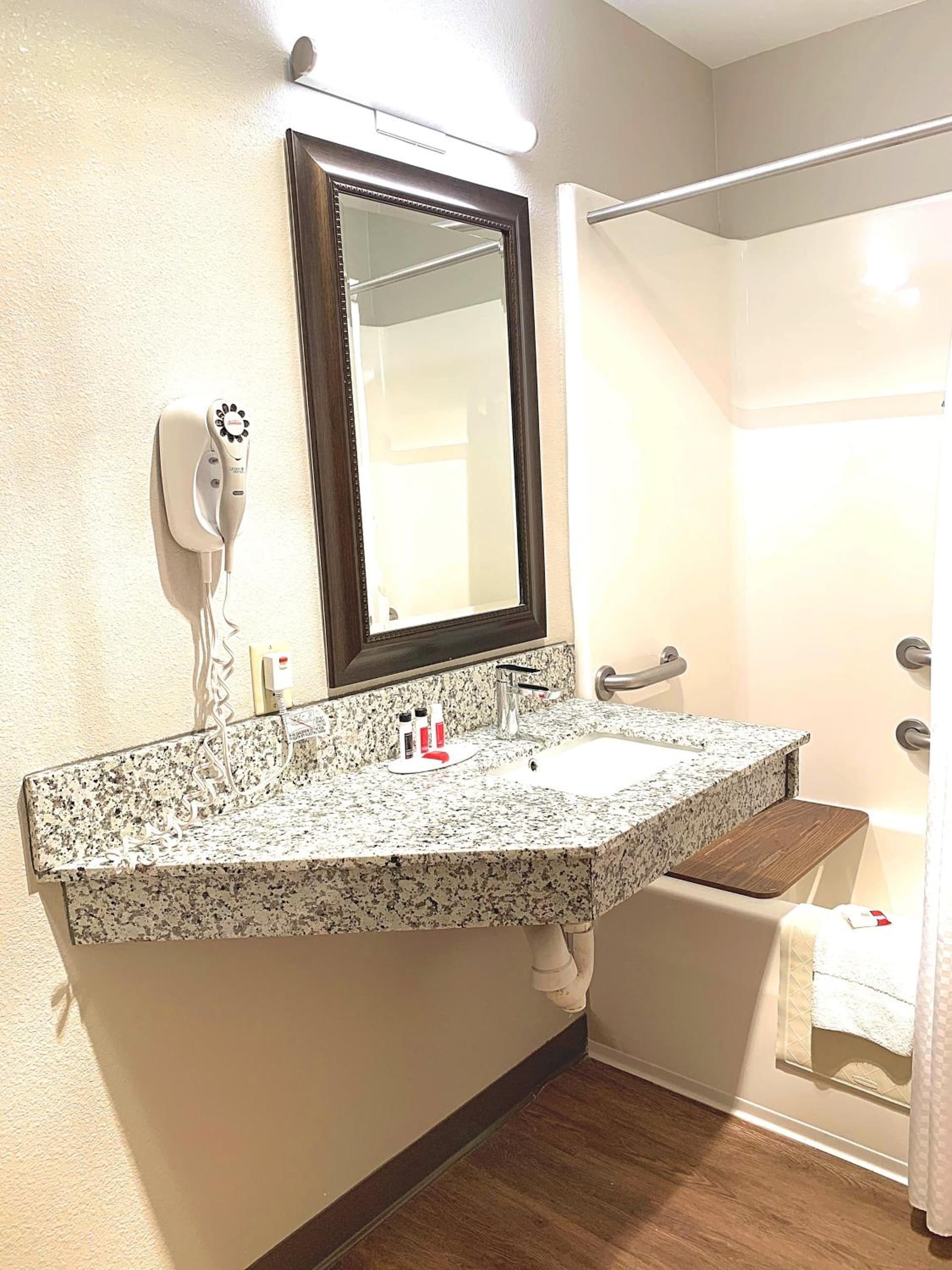 Days Inn by Wyndham Bernalillo gallery photo in Bernalillo, NM — image 9