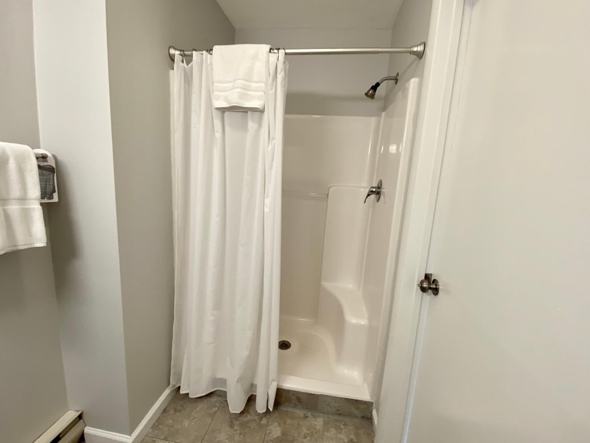 East Shore Lodging gallery photo in Hawley, PA — image 35