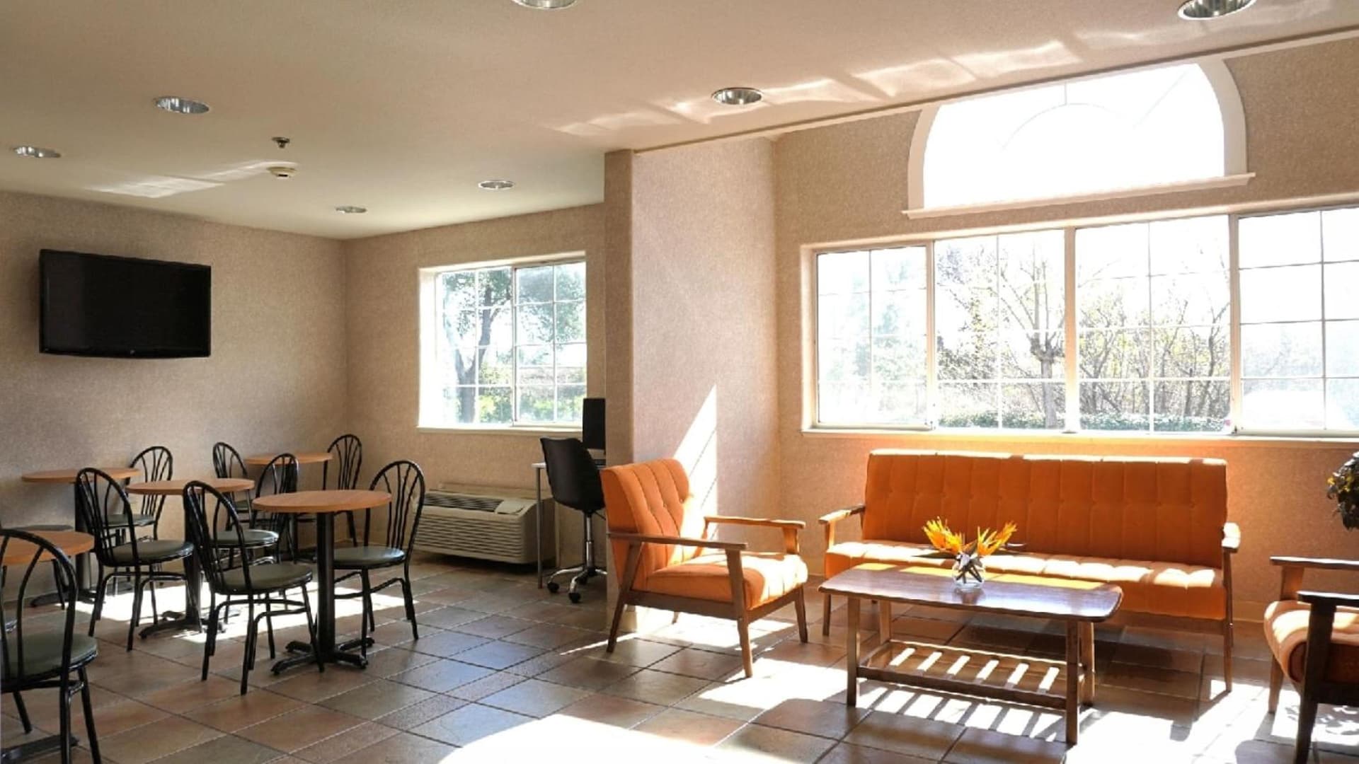 SureStay by Best Western Sacramento South Natomas gallery photo in Sacramento, CA — image 22
