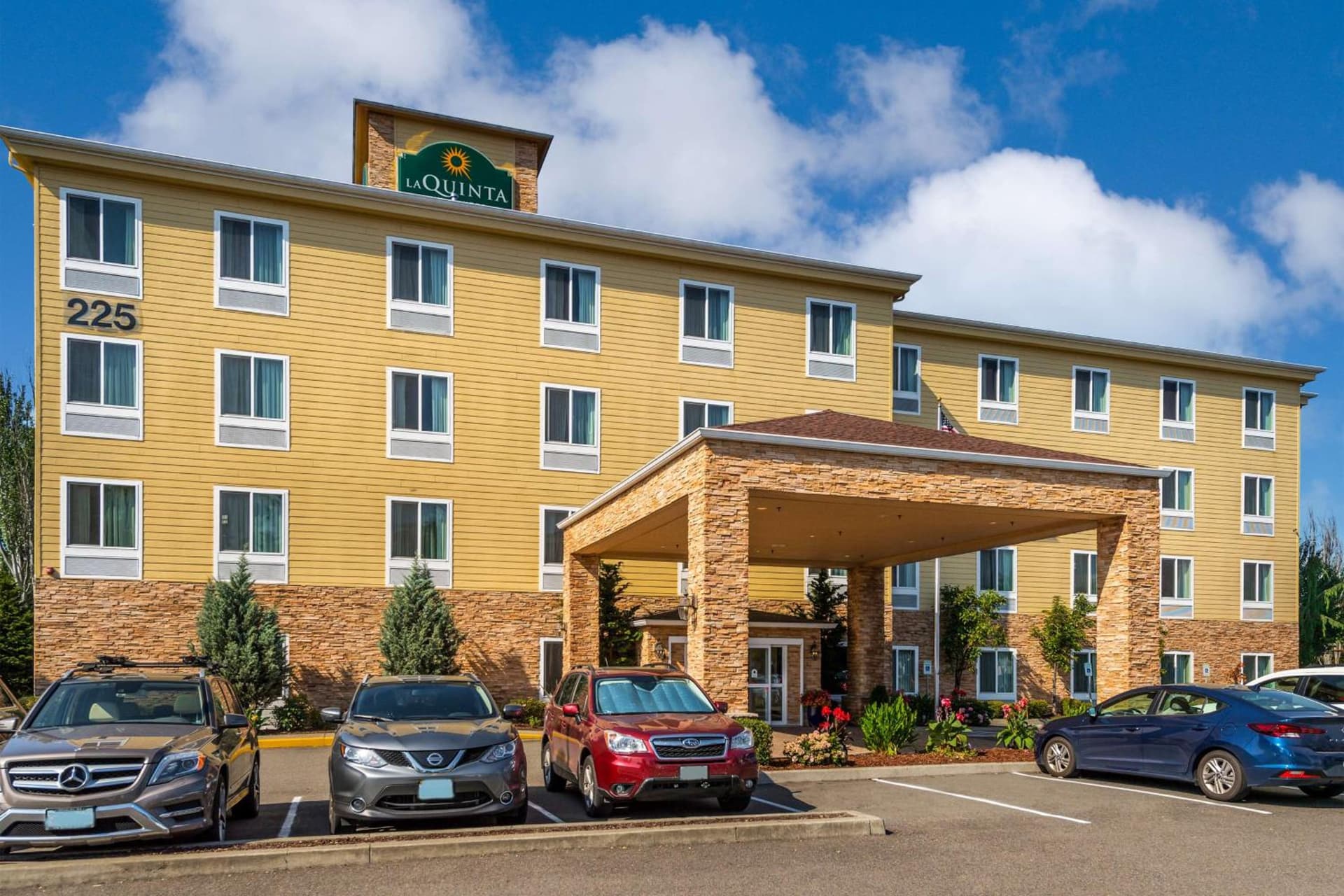 La Quinta by Wyndham Auburn featured exterior or lobby in Auburn, WA — similar hotel