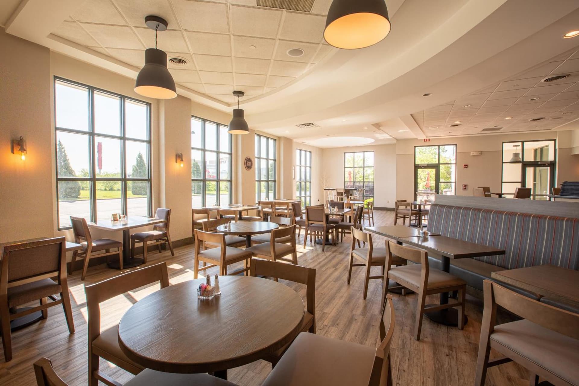 Holiday Inn - Cincinnati - Liberty Way by IHG interior in West Chester, OH — gallery photo 2