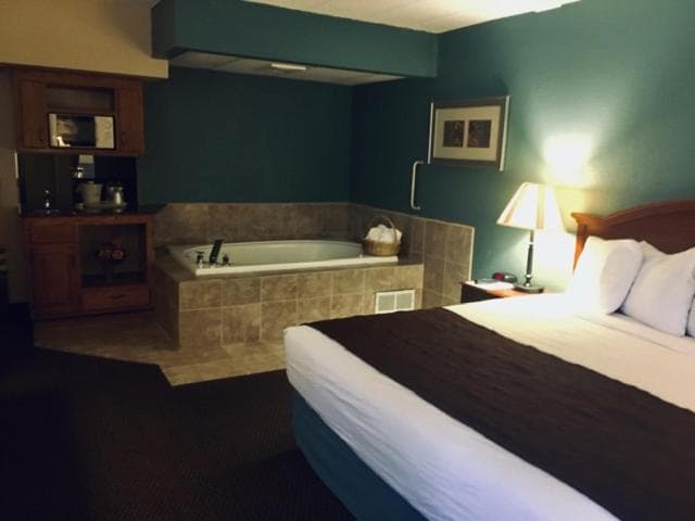AmericInn by Wyndham Chippewa Falls gallery photo in Chippewa Falls, WI — image 25