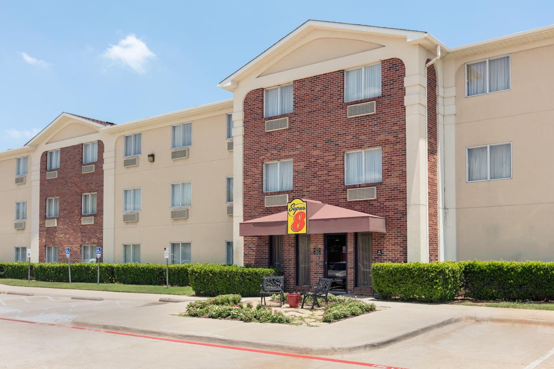 Super 8 by Wyndham Grapevine/DFW Airport Northwest gallery photo in Grapevine, TX — image 28