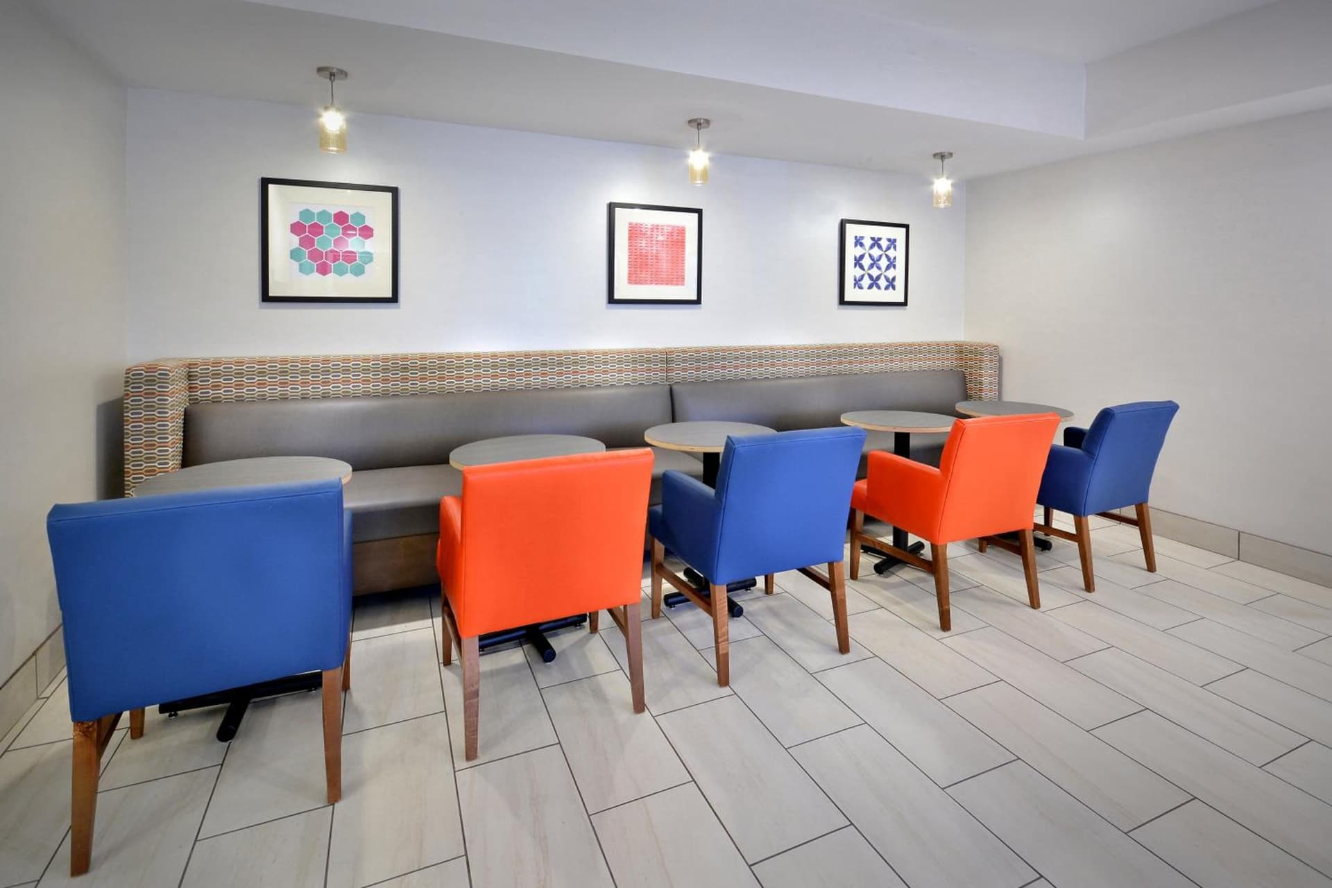 Holiday Inn Express Durham by IHG interior in Durham, NC — gallery photo 2