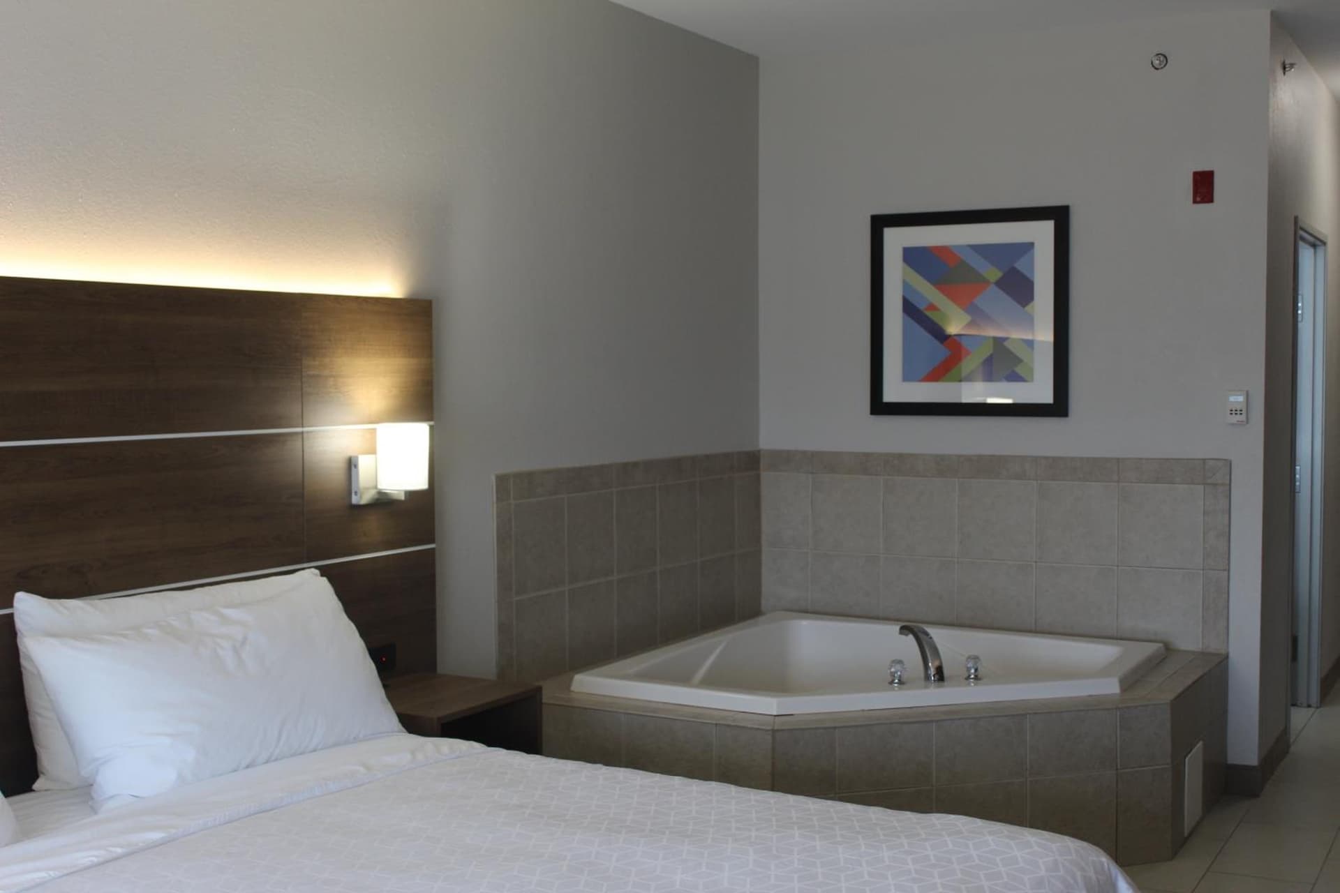 Holiday Inn Express Hotel & Suites Waukegan/Gurnee by IHG gallery photo in Waukegan, IL — image 33
