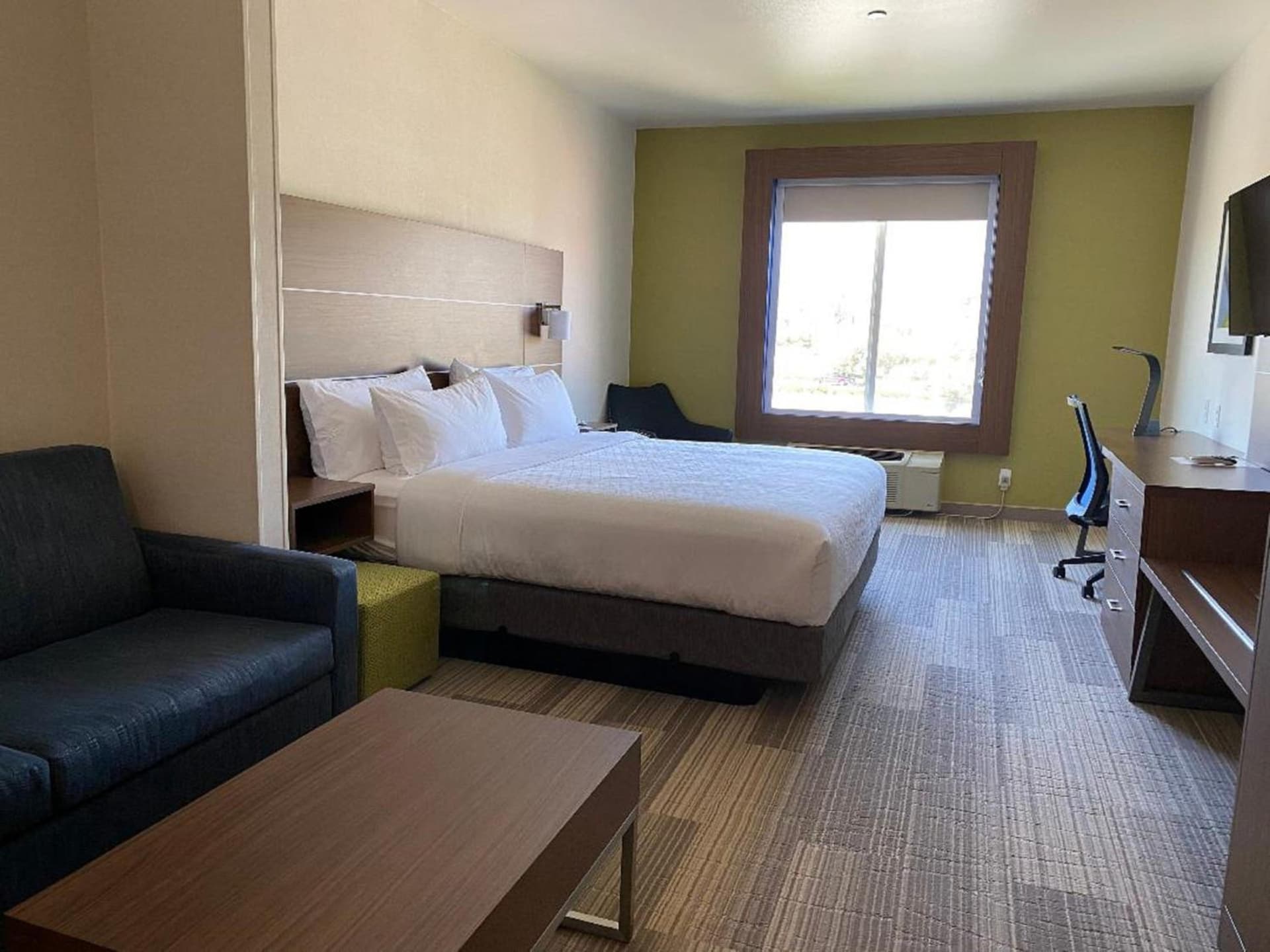 Holiday Inn Express & Suites Beaumont - Oak Valley by IHG gallery photo in Beaumont, CA — image 17