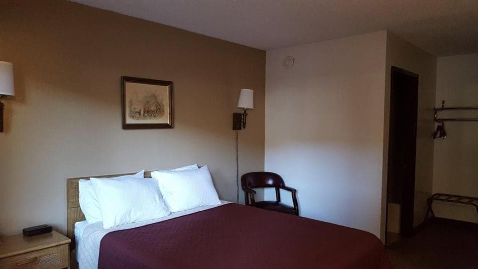 Sundown Lodge interior in Eureka, NV — gallery photo 2