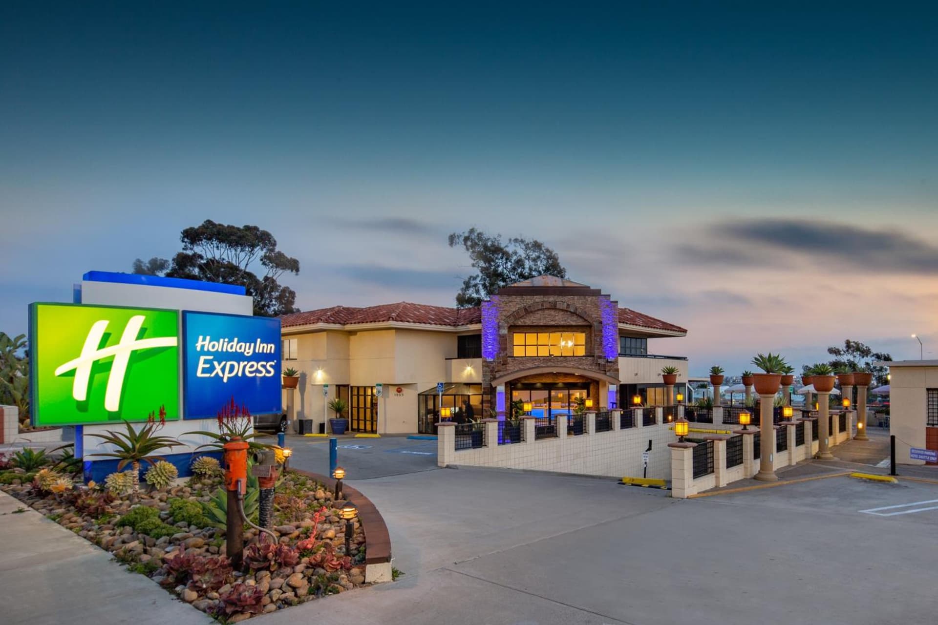 Holiday Inn Express San Diego Airport-Old Town by IHG featured exterior or lobby in San Diego, CA — similar hotel