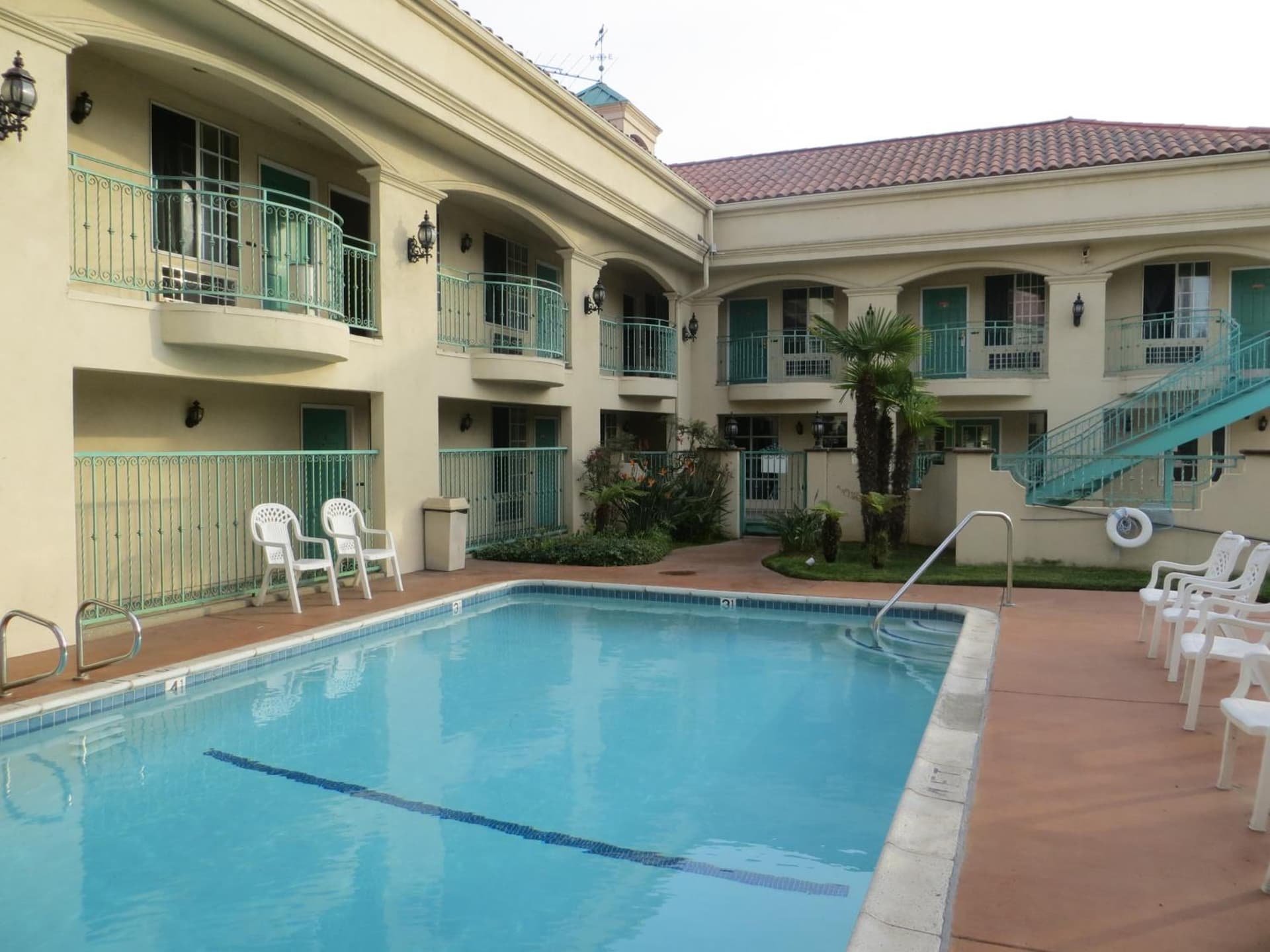 LYFE INN & SUITES by AGA - LAX Airport gallery photo in Inglewood, CA — image 17