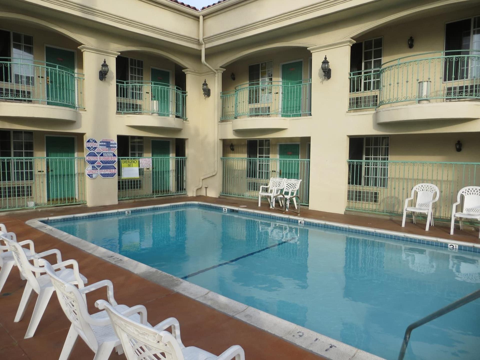 LYFE INN & SUITES by AGA - LAX Airport gallery photo in Inglewood, CA — image 10