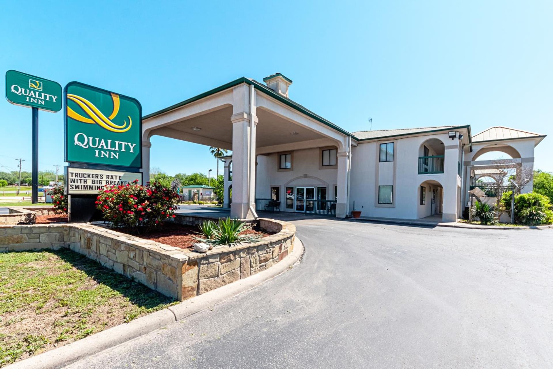 Quality Inn Three Rivers featured exterior or lobby in Three Rivers, TX — similar hotel