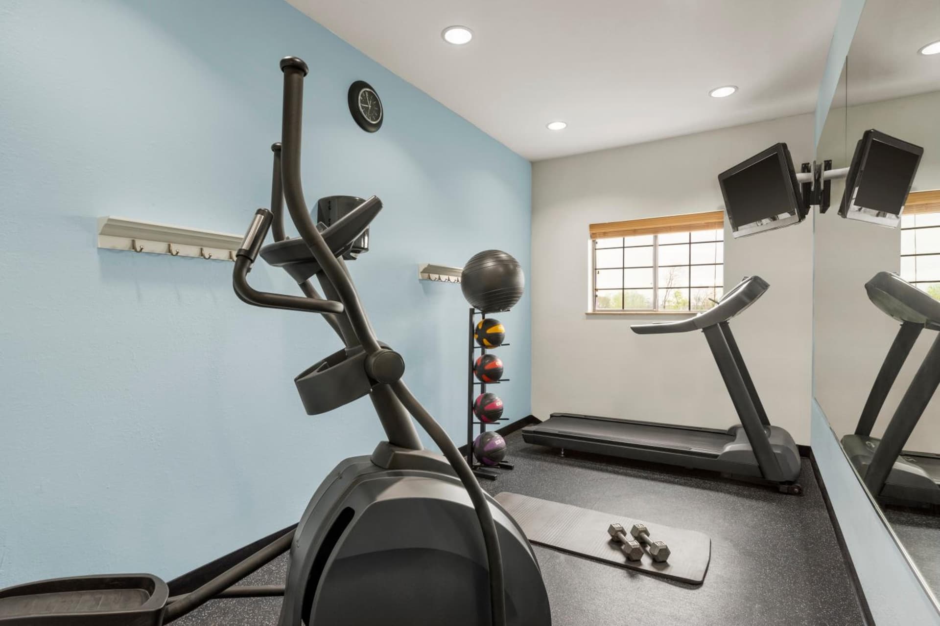 Days Inn & Suites by Wyndham Houston Hobby Airport gallery photo in Houston, TX — image 56