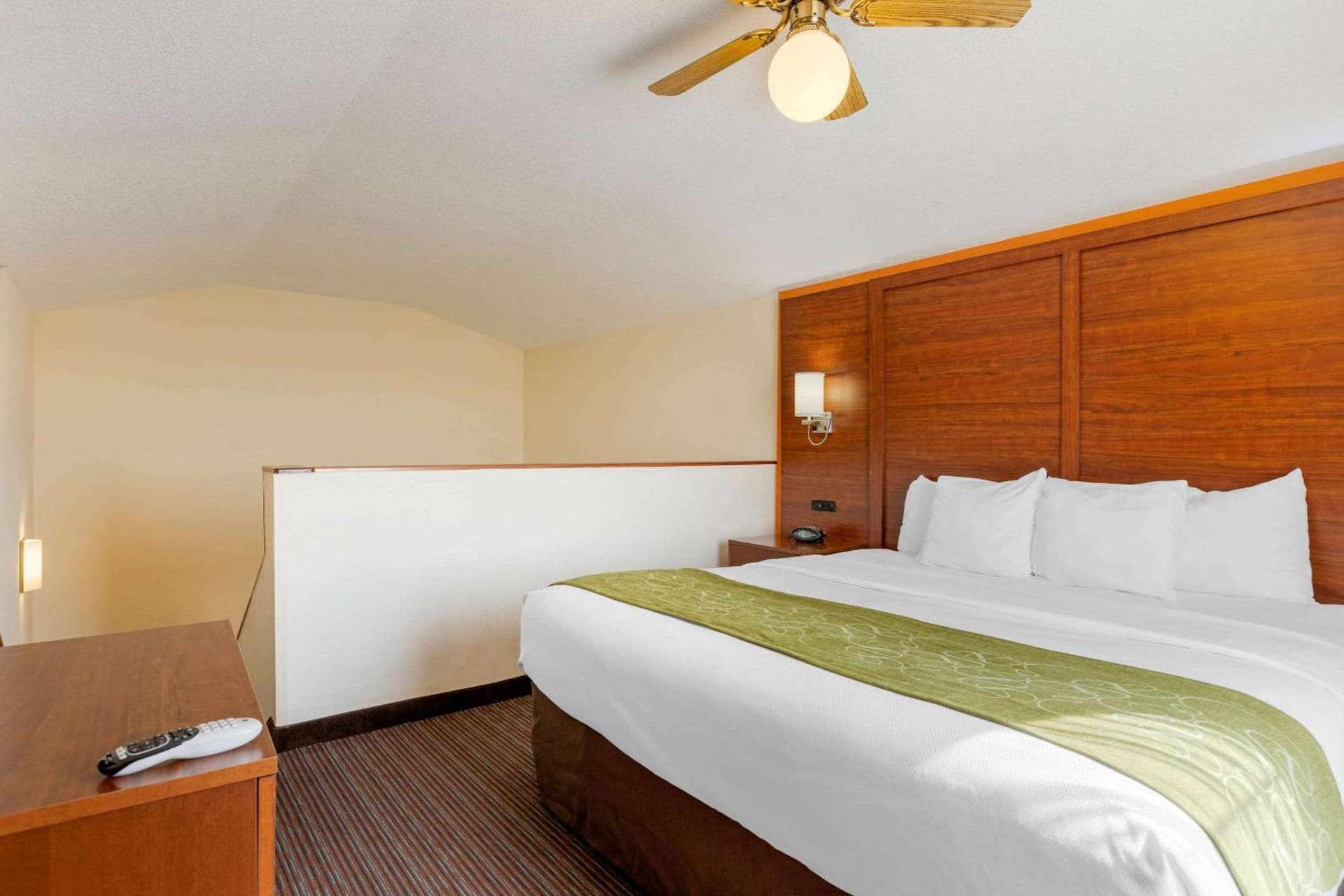Comfort Suites Stevensville - St Joseph interior in Stevensville, MI — gallery photo 2