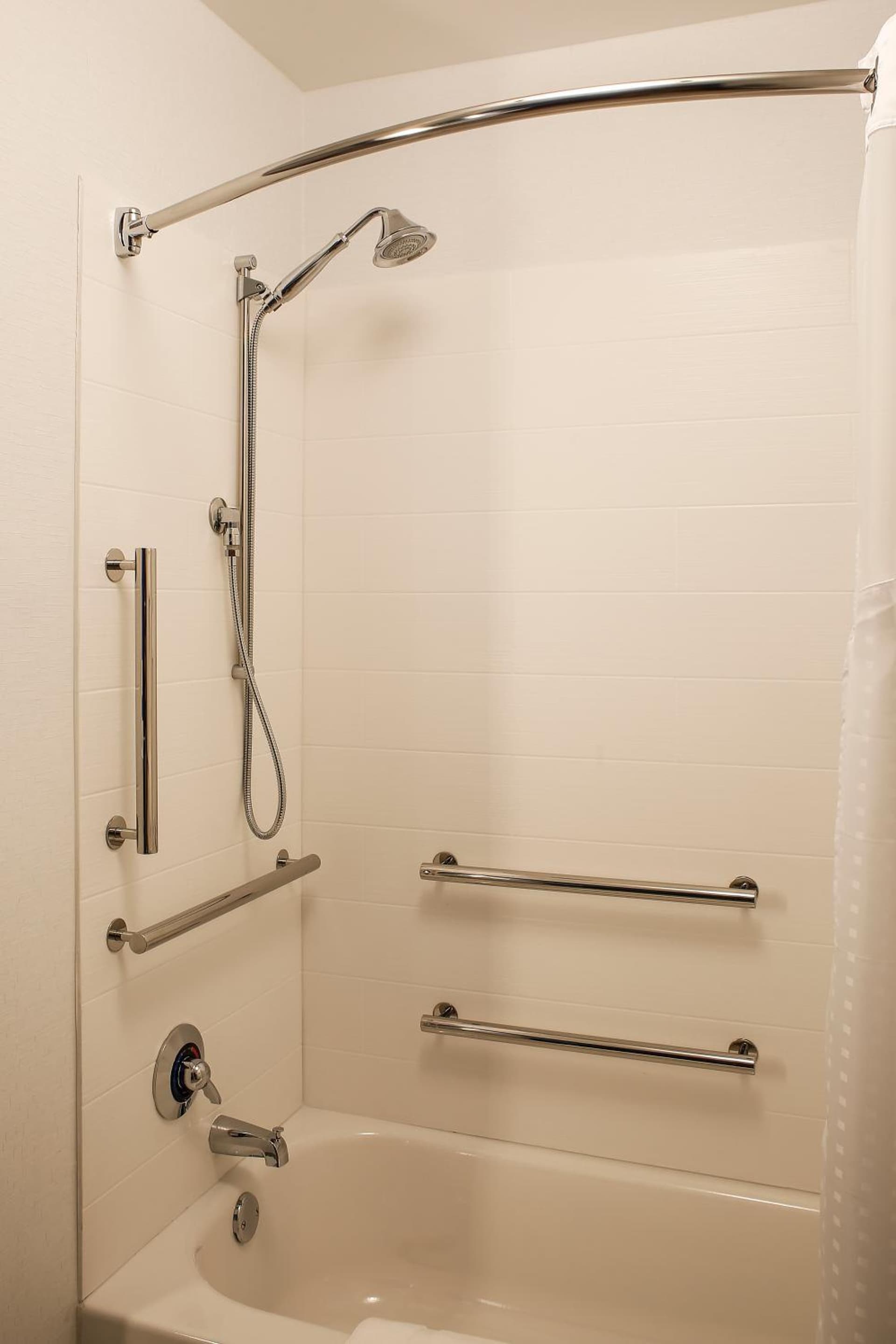 Holiday Inn Express & Suites Downtown Louisville by IHG interior in Louisville, KY — gallery photo 2