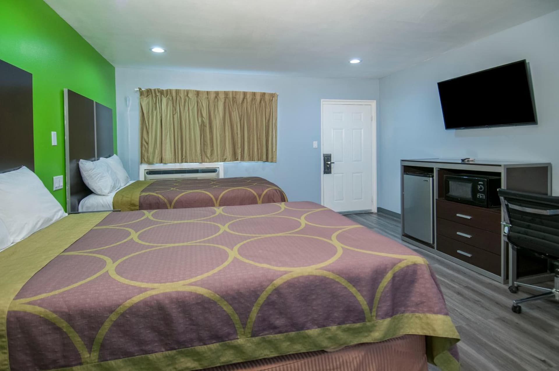 Executive Inn Fort Stockton interior in Fort Stockton, TX — gallery photo 2