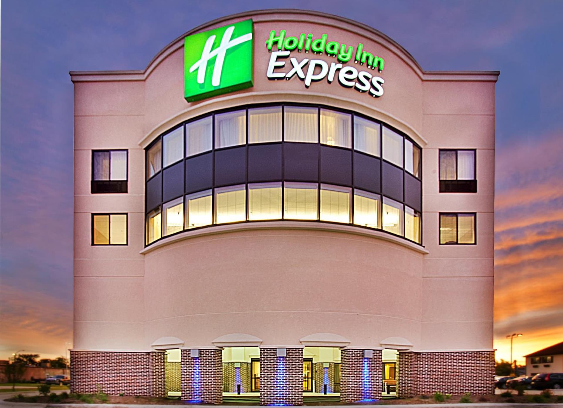 Holiday Inn Express- Waterloo/Cedar Falls by IHG featured exterior or lobby in Waterloo, IA — similar hotel