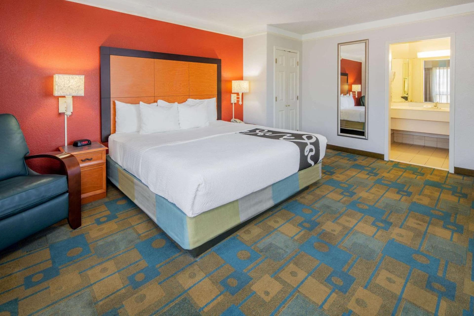La Quinta Inn & Suites by Wyndham Irvine Spectrum gallery photo in Irvine, CA — image 11