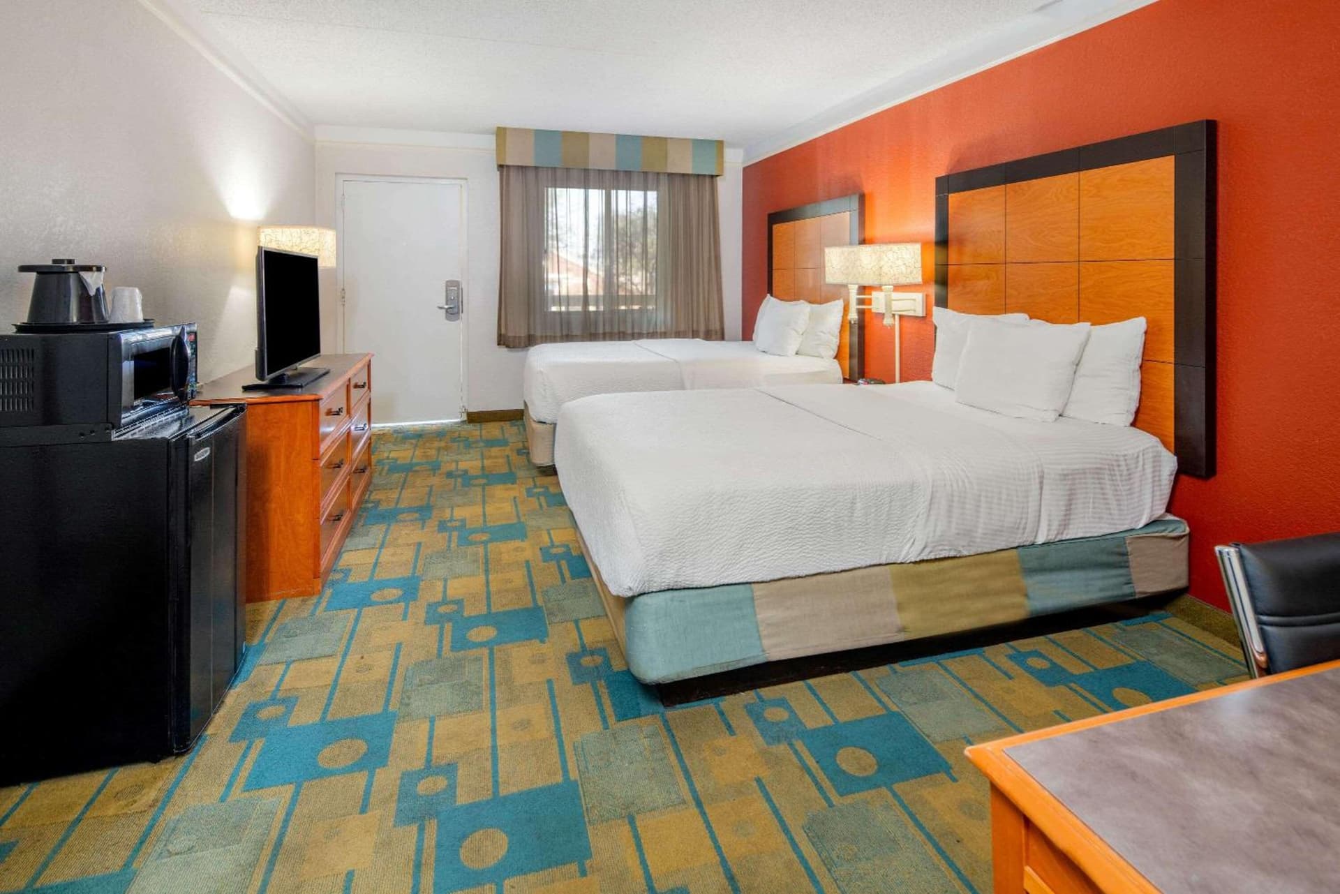 La Quinta Inn & Suites by Wyndham Irvine Spectrum property views in Irvine, CA — gallery photo 3