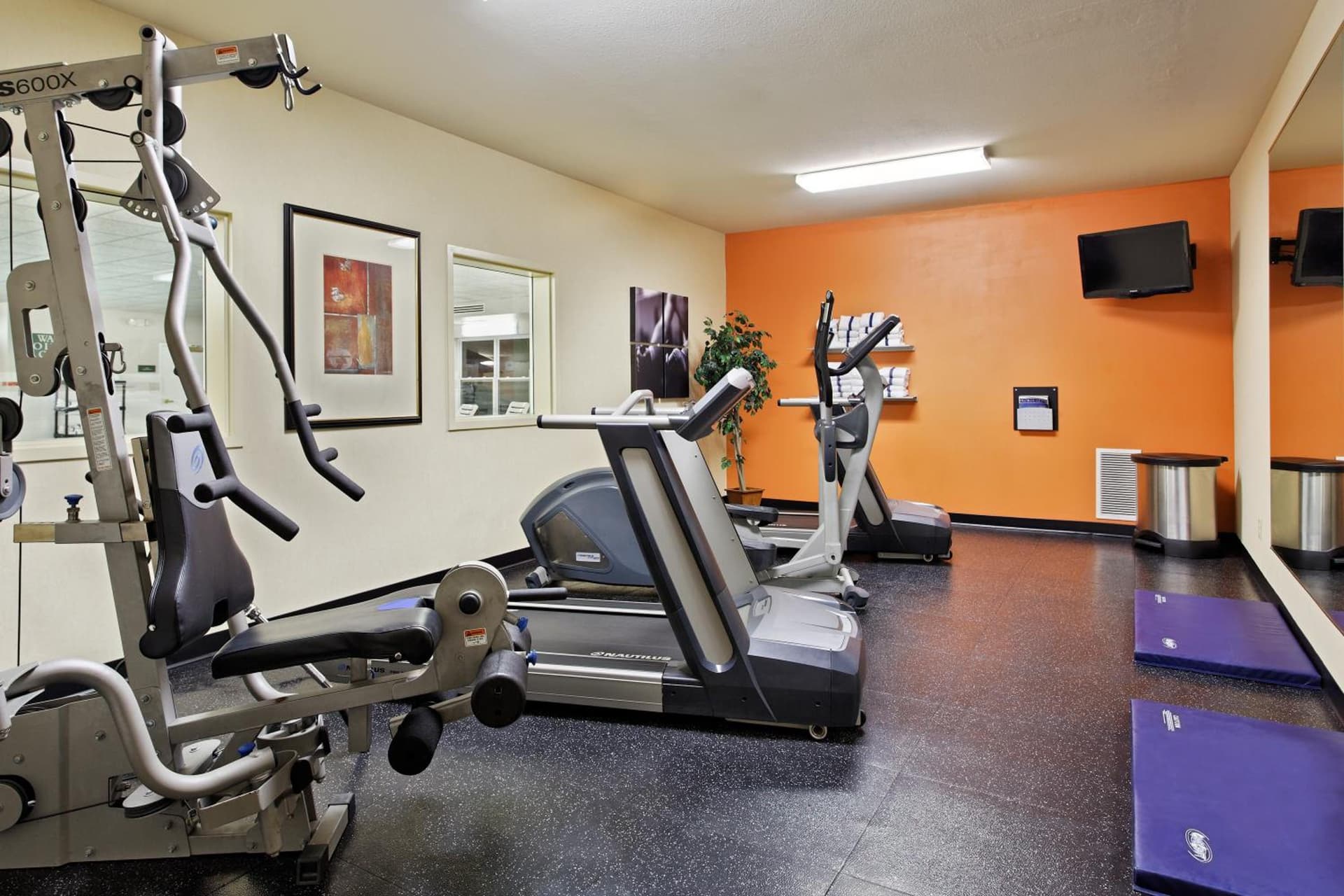 Country Inn & Suites by Radisson, Peoria North, IL gallery photo in Peoria, IL — image 12