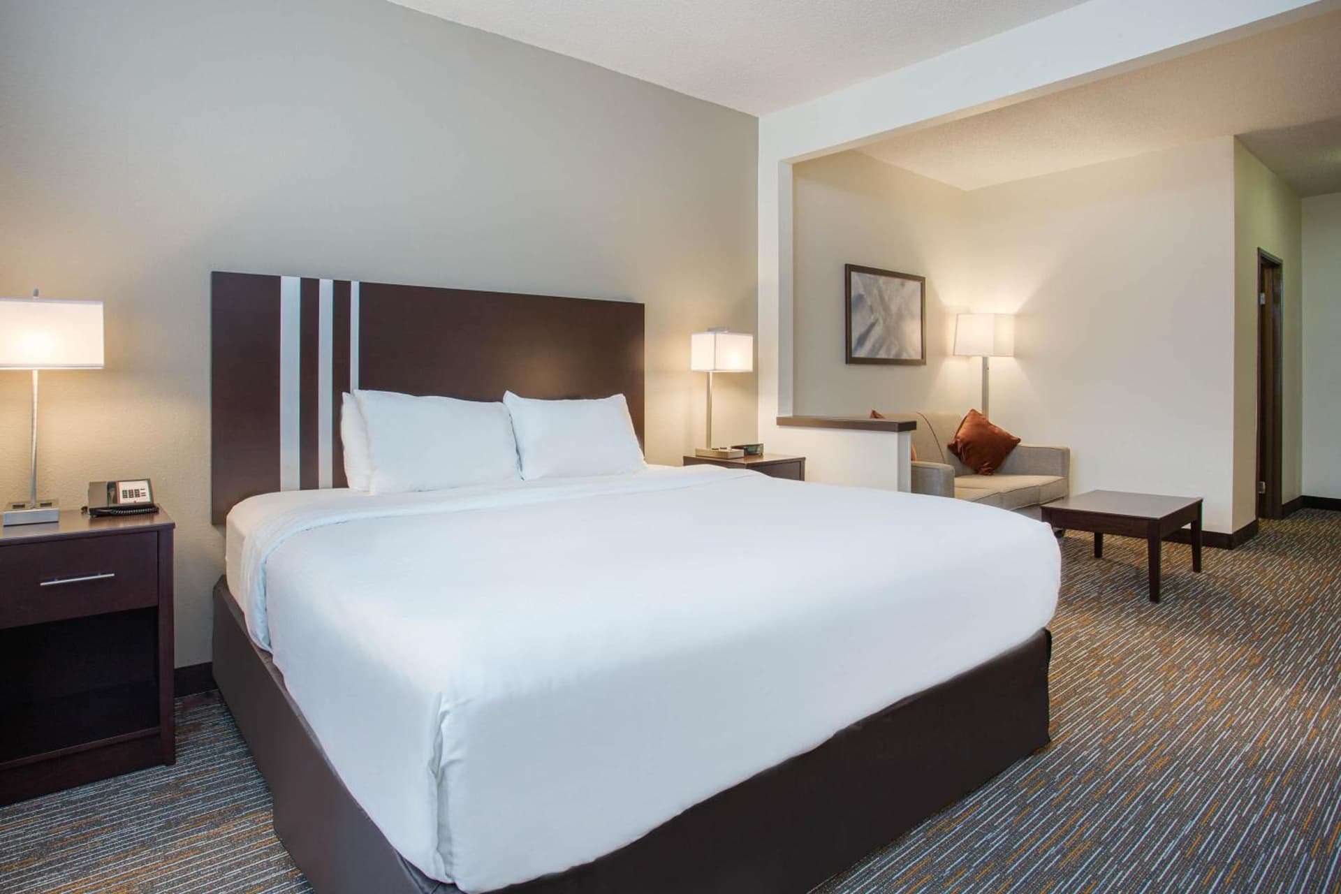 Wingate by Wyndham Gurnee interior in Gurnee, IL — gallery photo 2