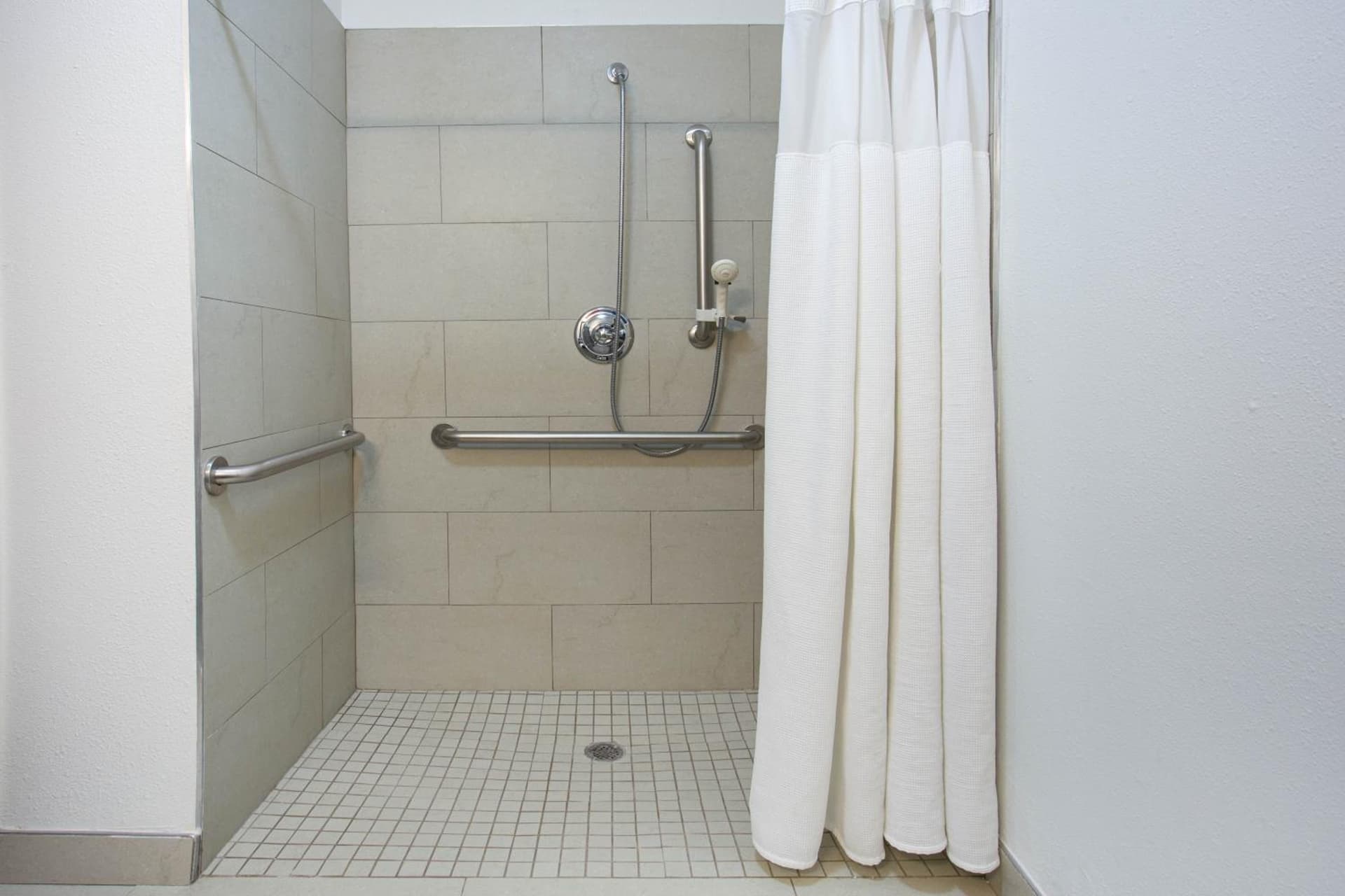 Wingate by Wyndham Gurnee gallery photo in Gurnee, IL — image 19