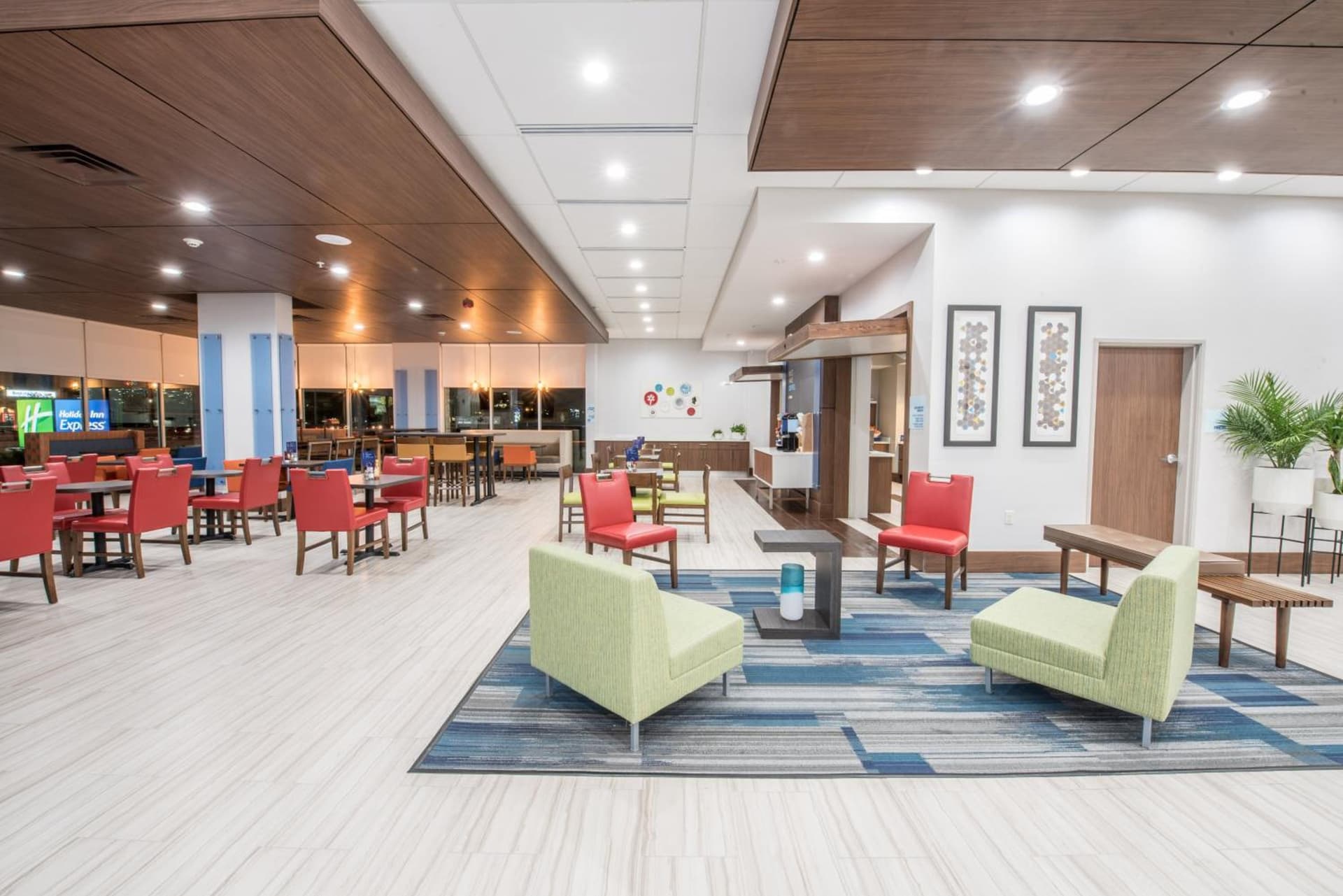 Holiday Inn Express & Suites - Houston Westchase - Westheimer by IHG gallery photo in Houston, TX — image 4