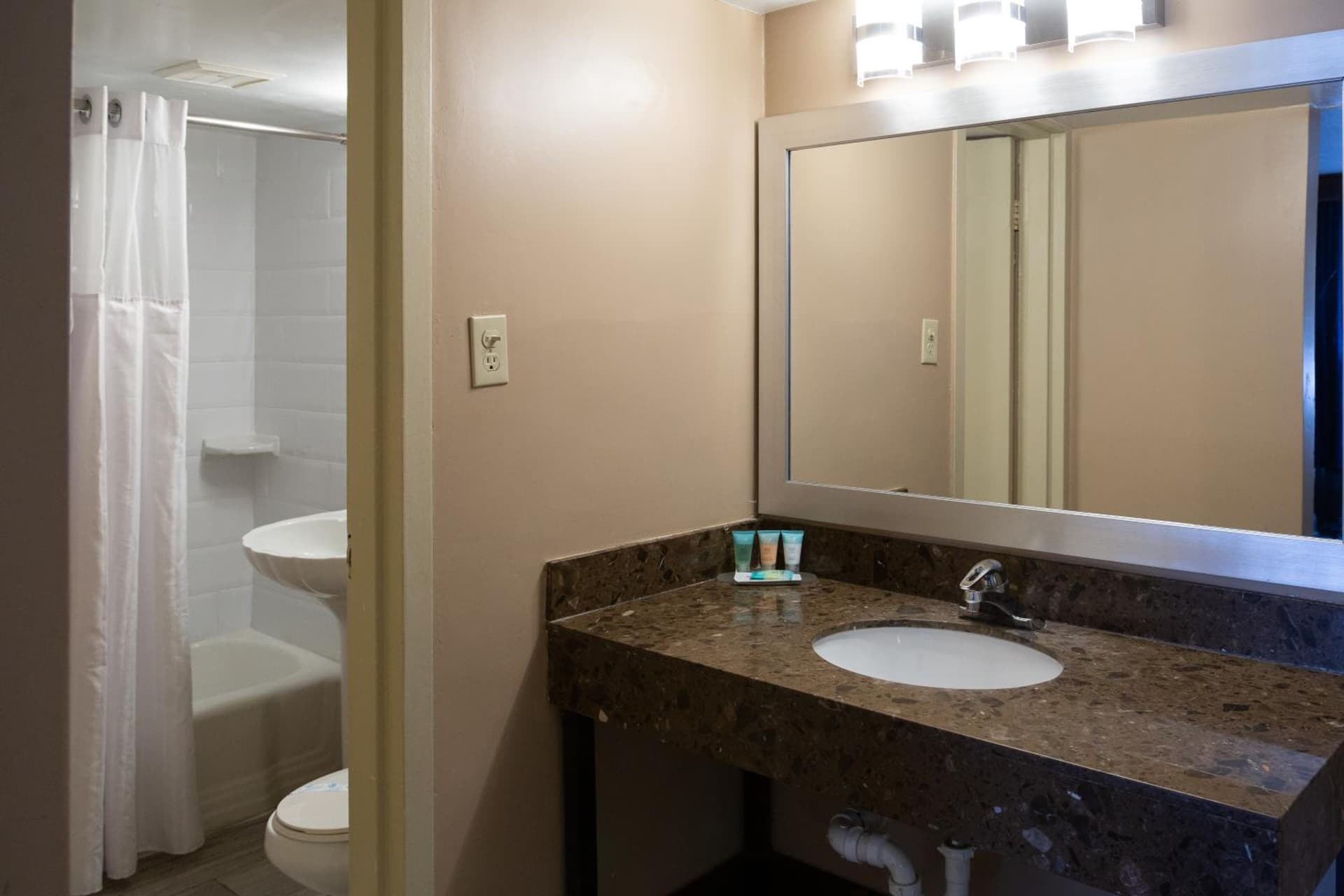 Hotel Pentagon gallery photo in Arlington, VA — image 13