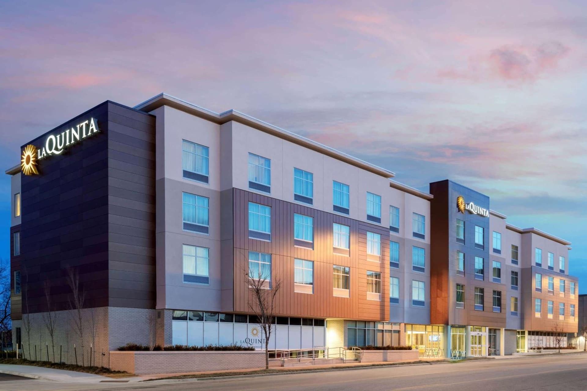 La Quinta Inn & Suites by Wyndham Kansas City Beacon Hill exterior or lobby in Kansas City, MO — main listing photo
